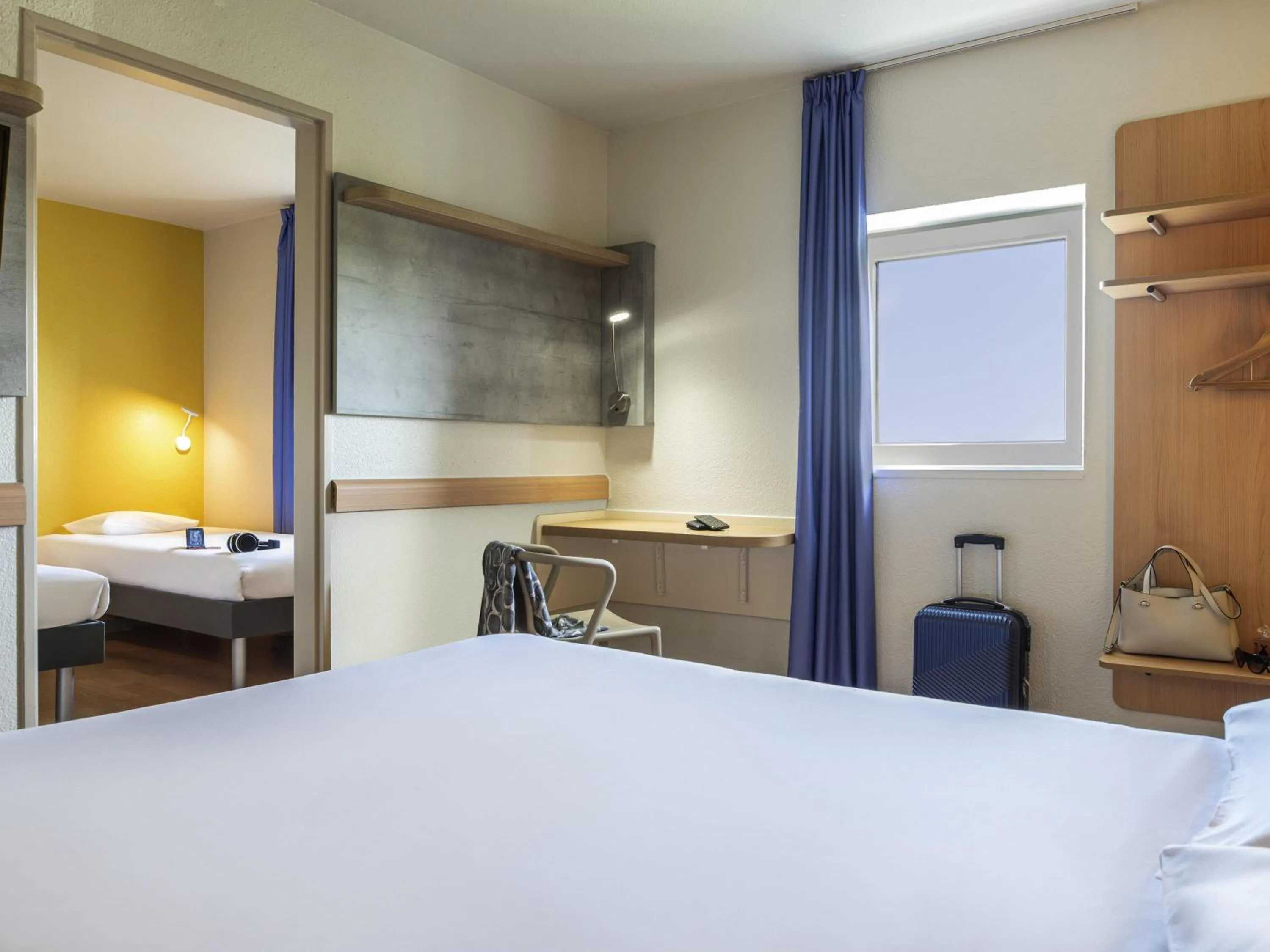 Bedroom, Bed in ibis budget Grigny Centre
