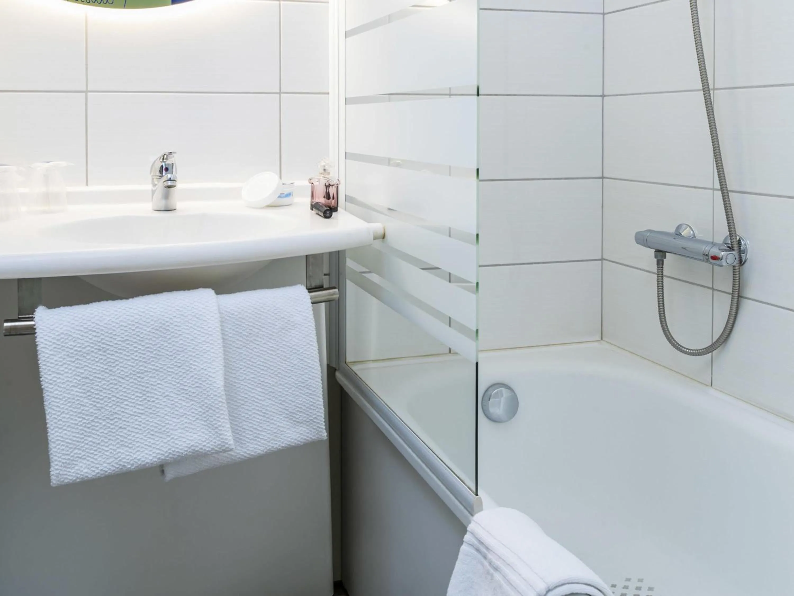 Bedroom in ibis budget Grigny Centre