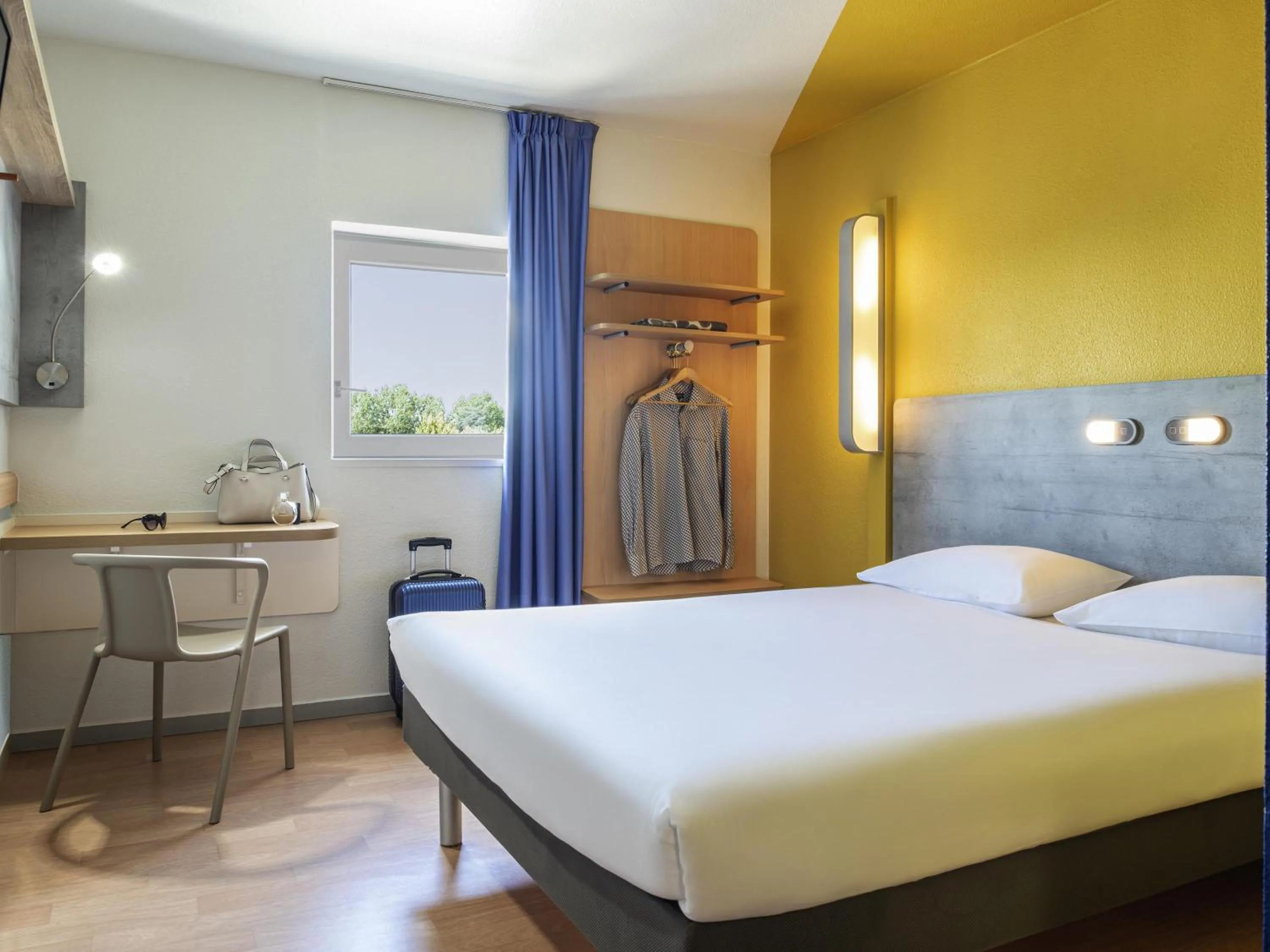 Bedroom, Bed in ibis budget Grigny Centre