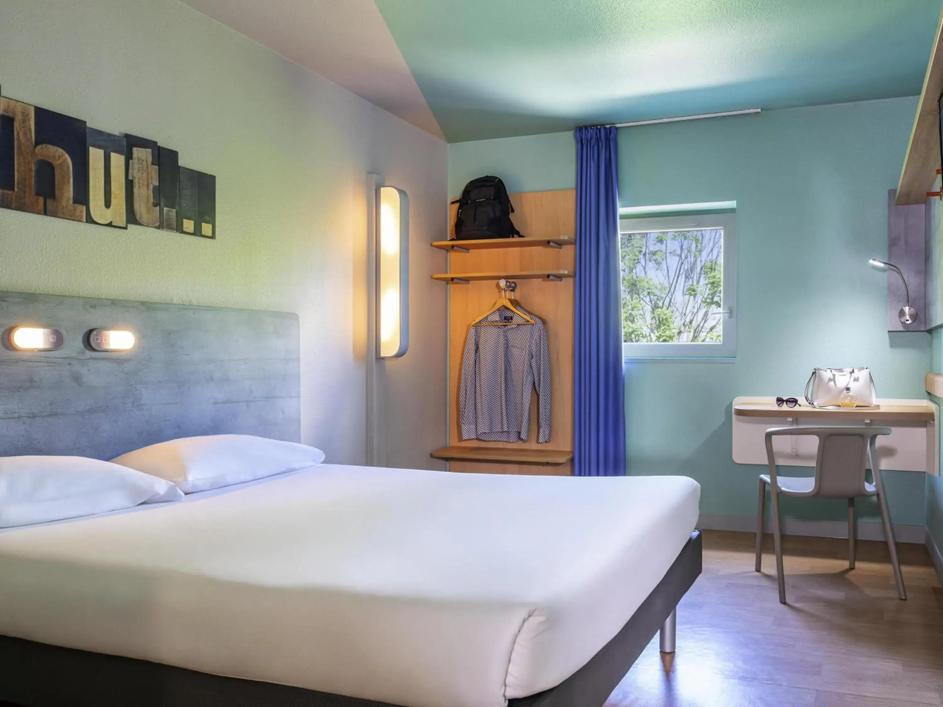 Bedroom, Bed in ibis budget Grigny Centre Bedroom, Bed in ibis budget Grigny Centre