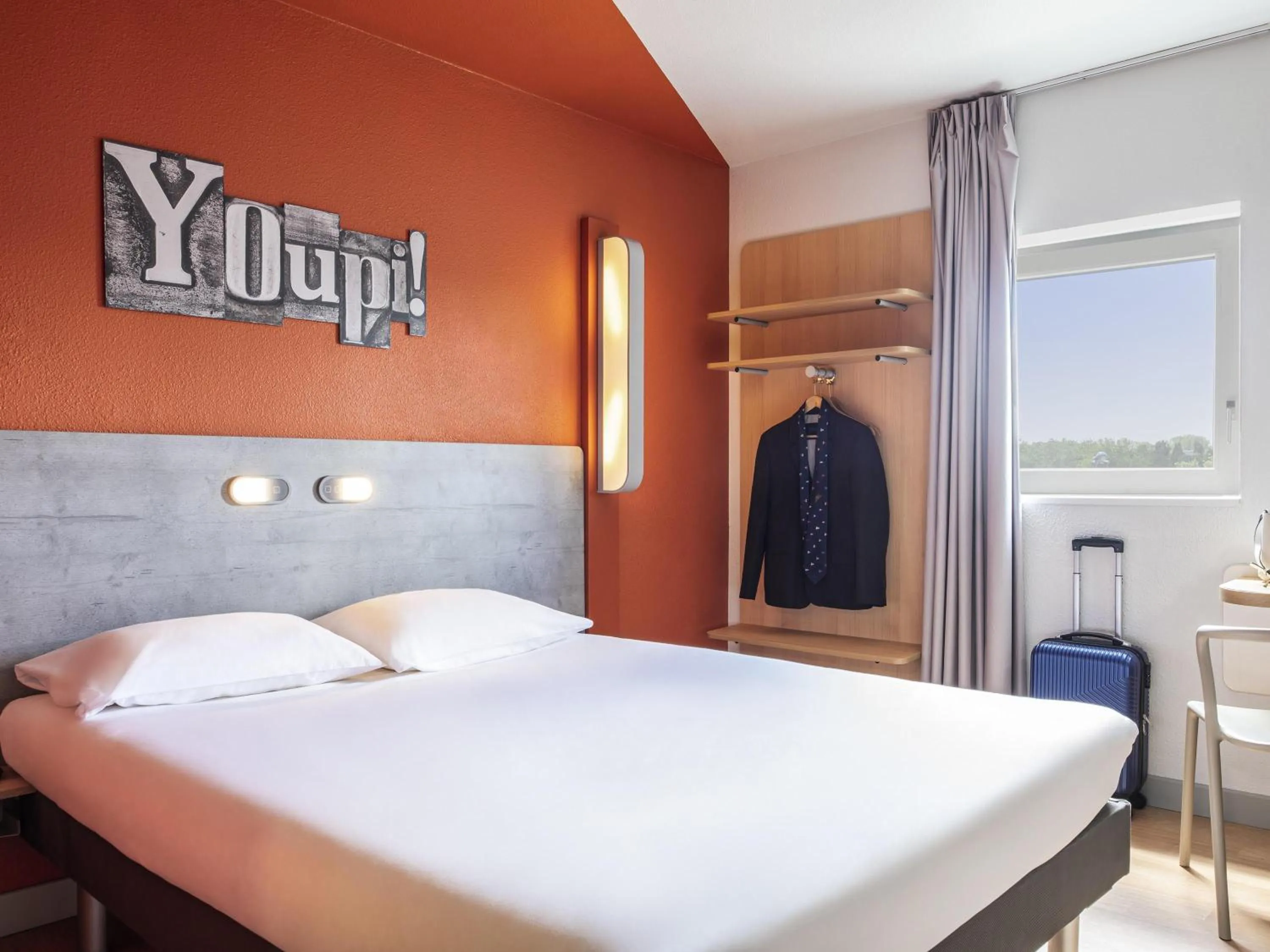 Bedroom, Bed in ibis budget Grigny Centre