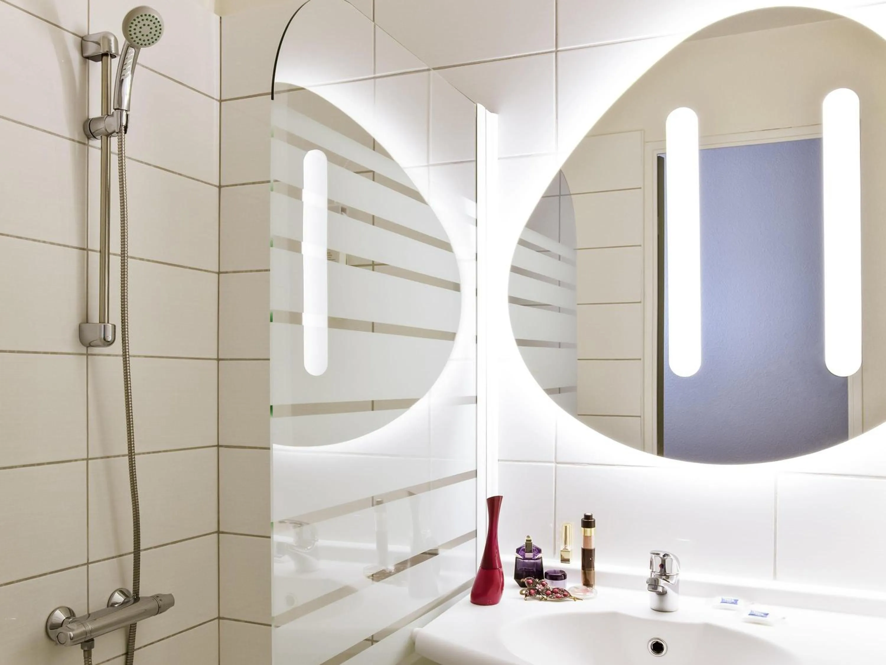 Bedroom in ibis budget Grigny Centre