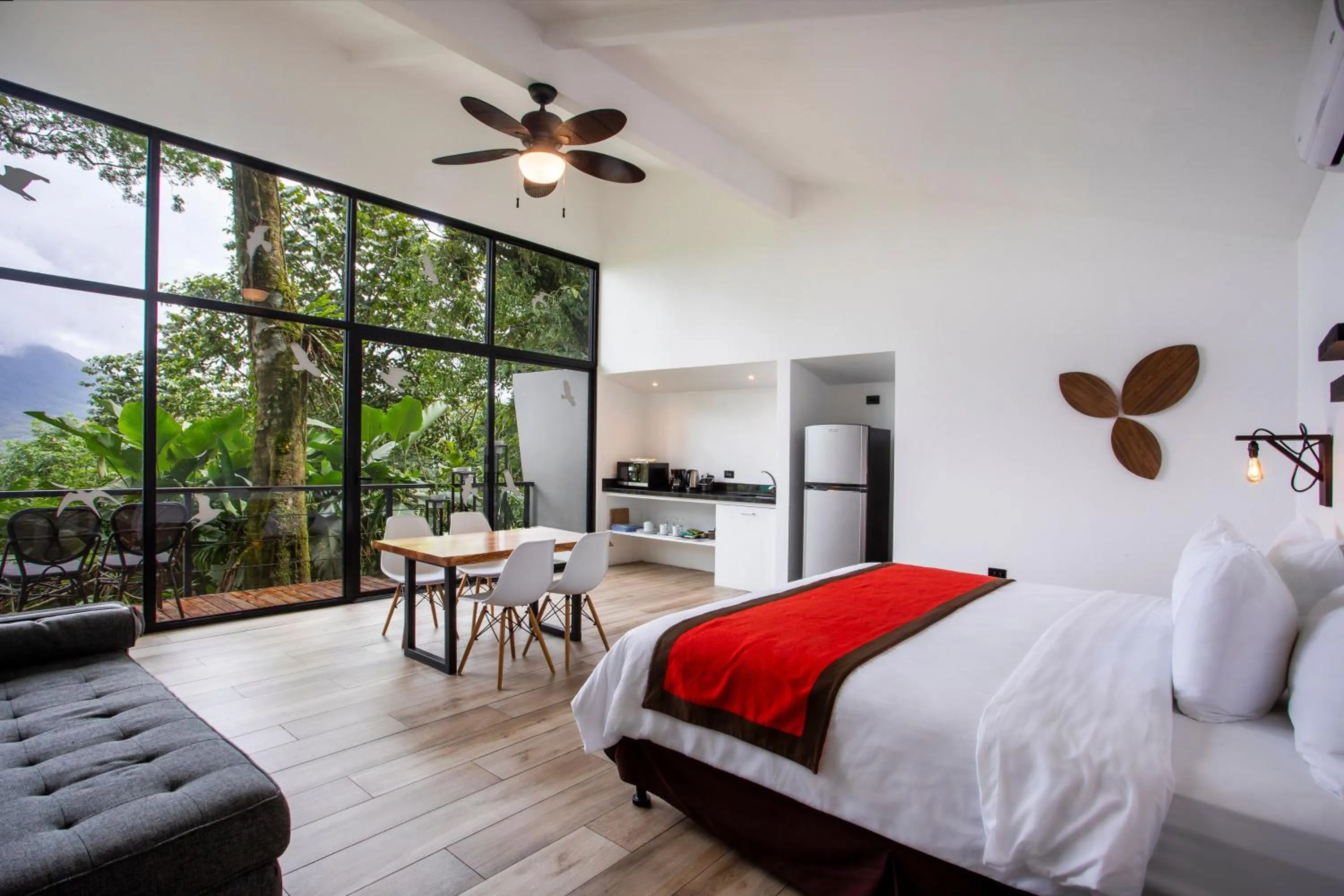 Photo of the whole room, Bed in Sangregado Lodge