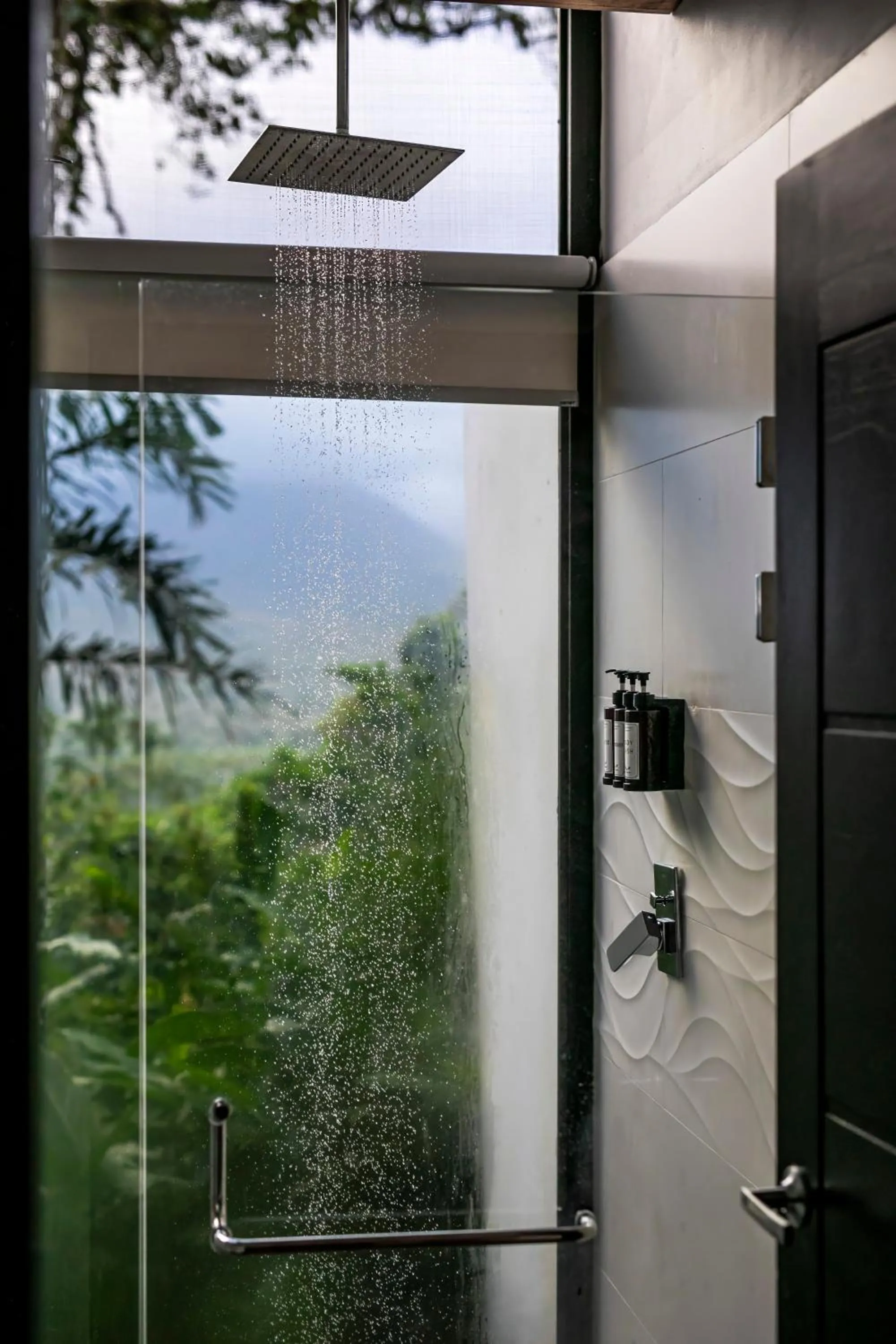 Shower in Sangregado Lodge