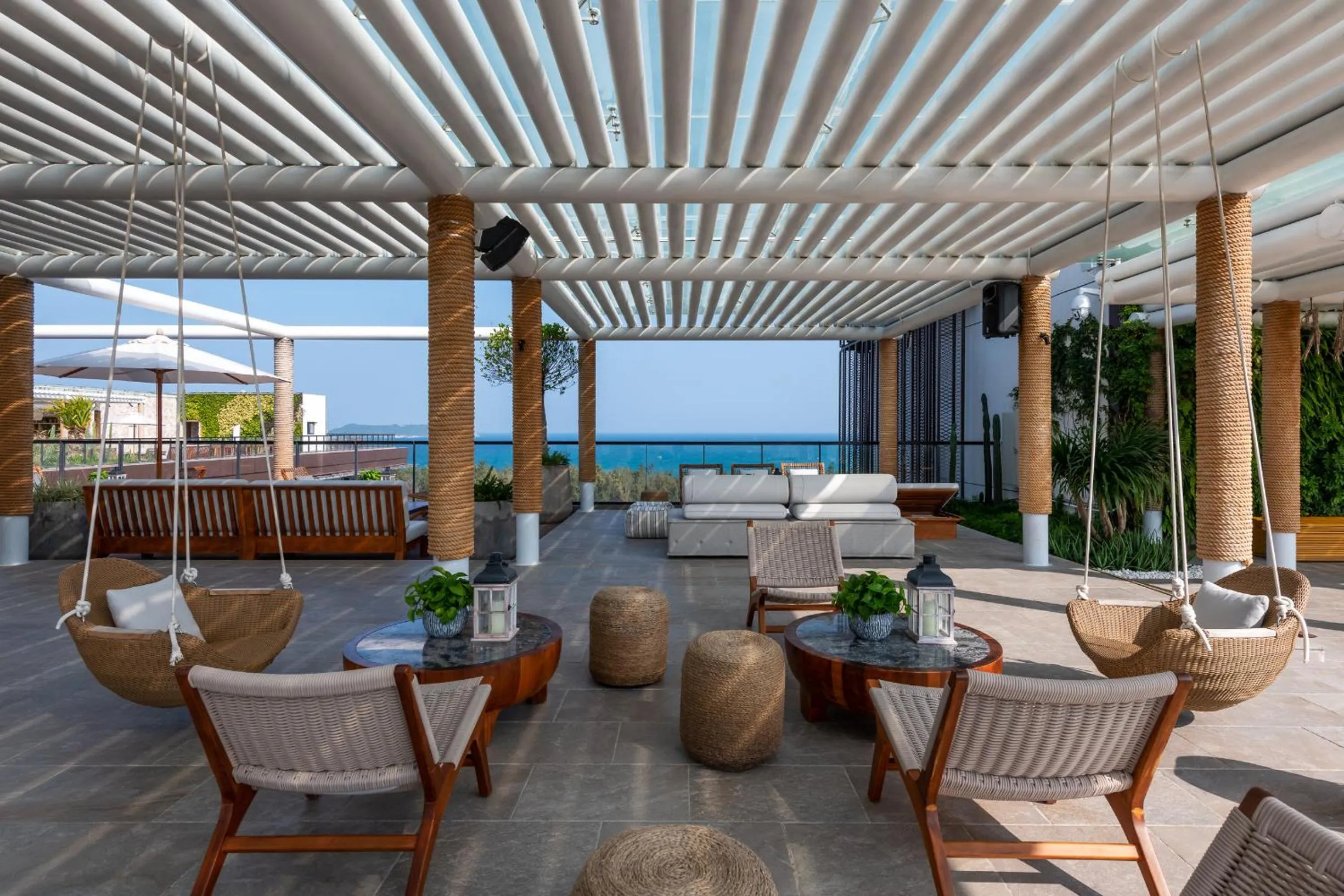 Lounge or bar in Sunshine Yi Hotel Haitang Bay, Sanya, previously a 1 Hotel