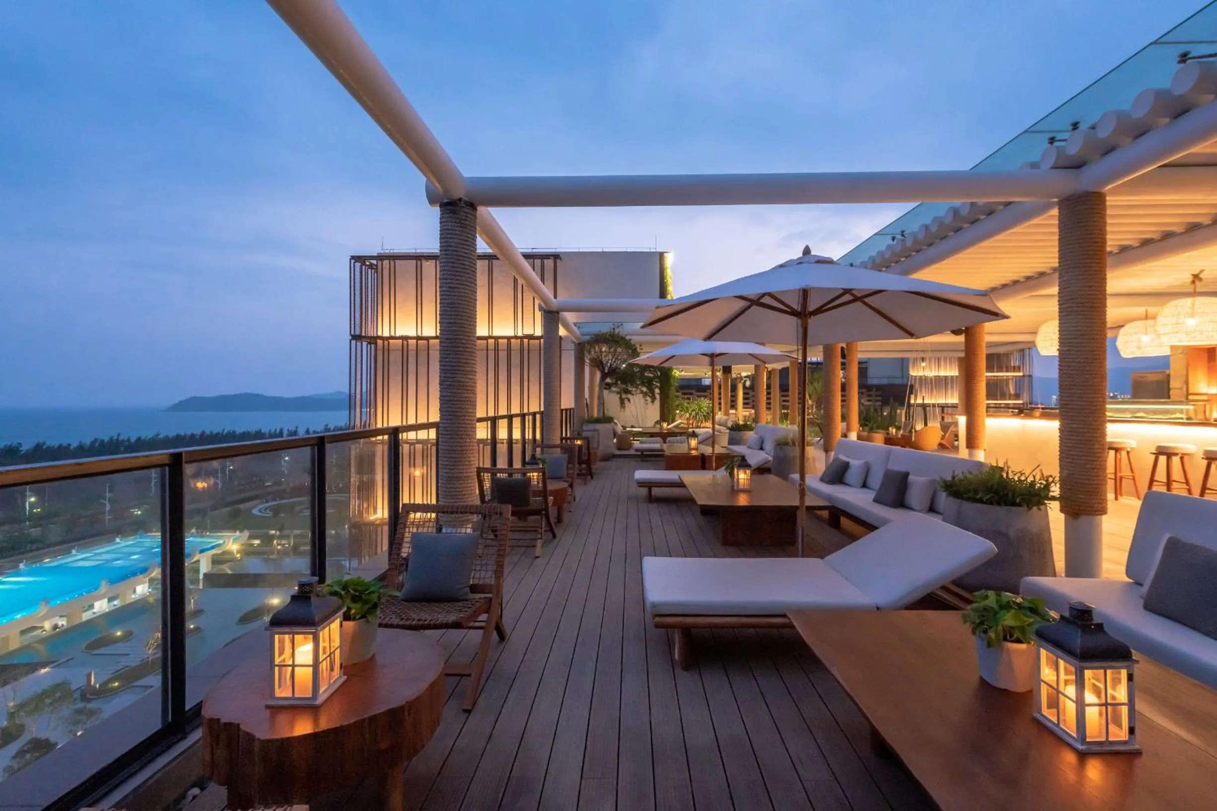 Lounge or bar in Sunshine Yi Hotel Haitang Bay, Sanya, previously a 1 Hotel