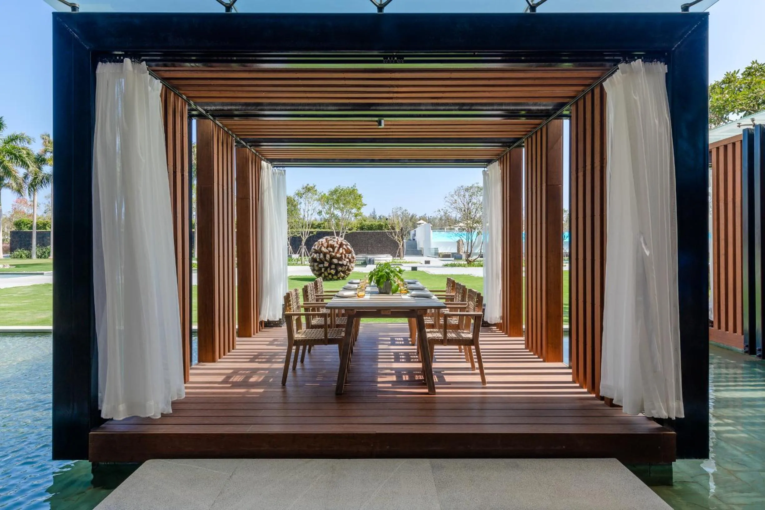 Dining area in Sunshine Yi Hotel Haitang Bay, Sanya, previously a 1 Hotel
