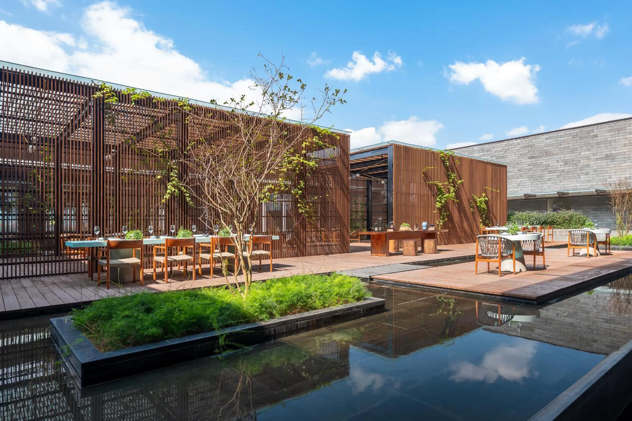 Restaurant/places to eat in Sunshine Yi Hotel Haitang Bay, Sanya, previously a 1 Hotel