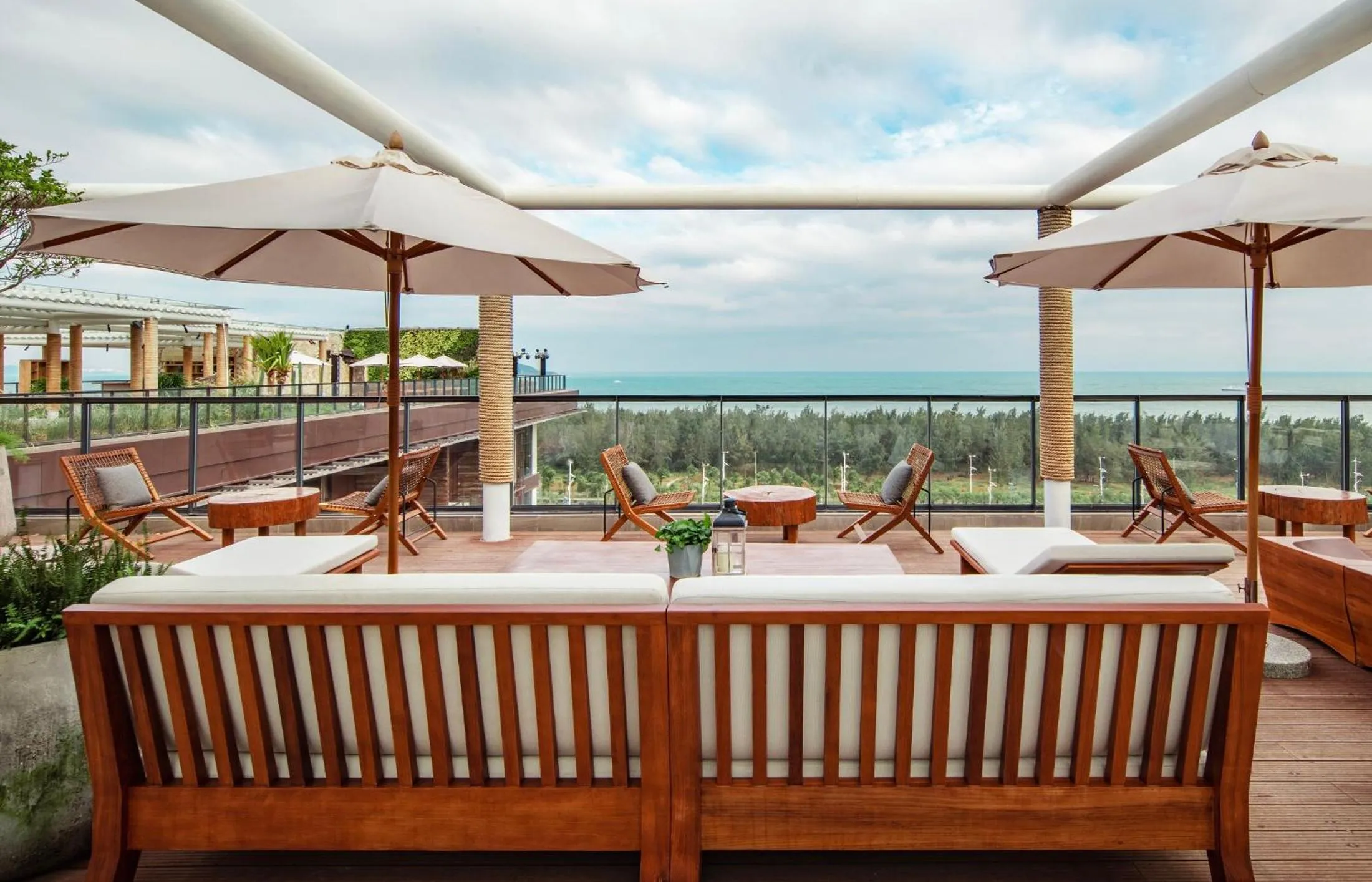 Restaurant/places to eat in Sunshine Yi Hotel Haitang Bay, Sanya, previously a 1 Hotel