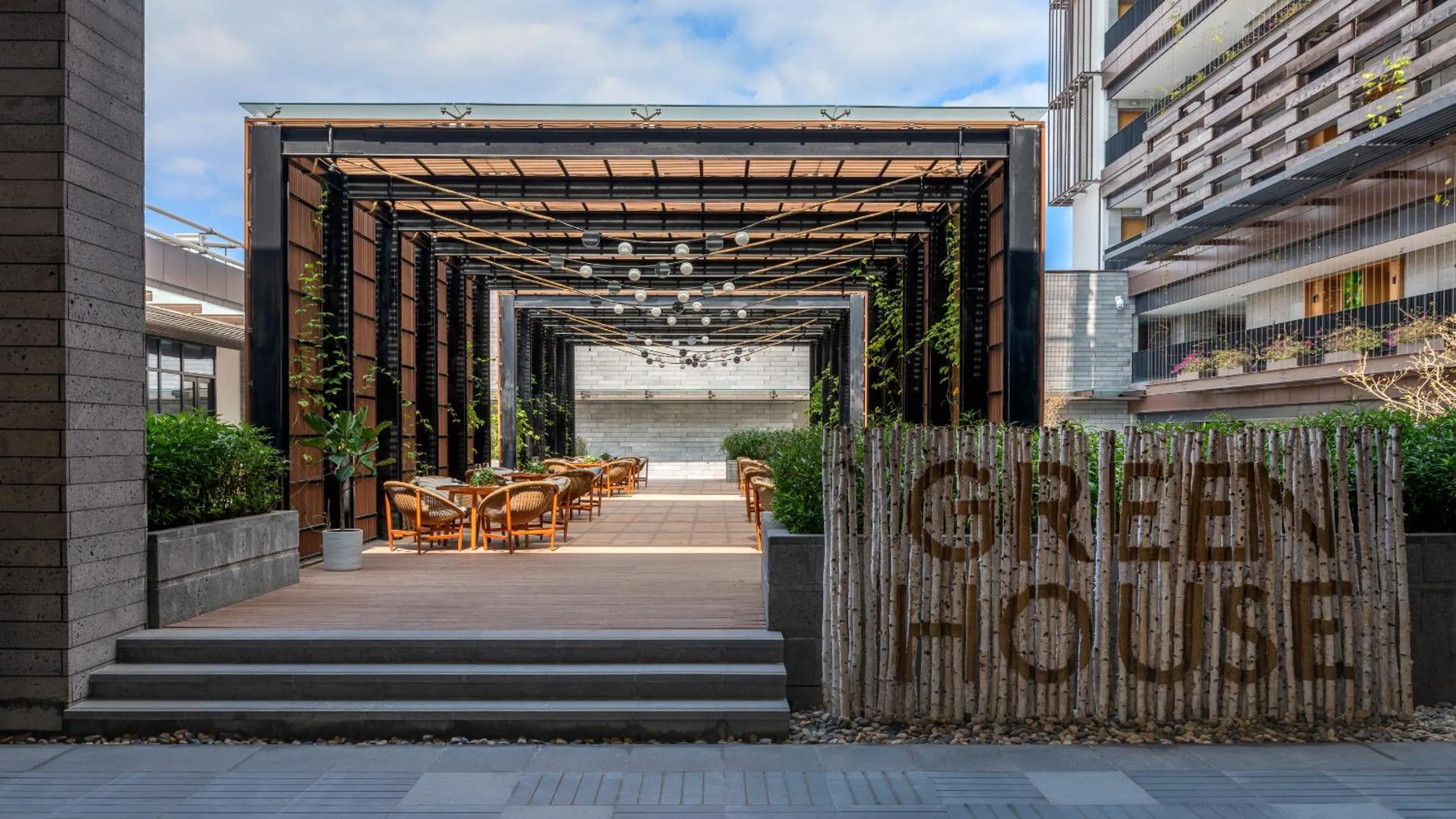 Restaurant/places to eat in Sunshine Yi Hotel Haitang Bay, Sanya, previously a 1 Hotel