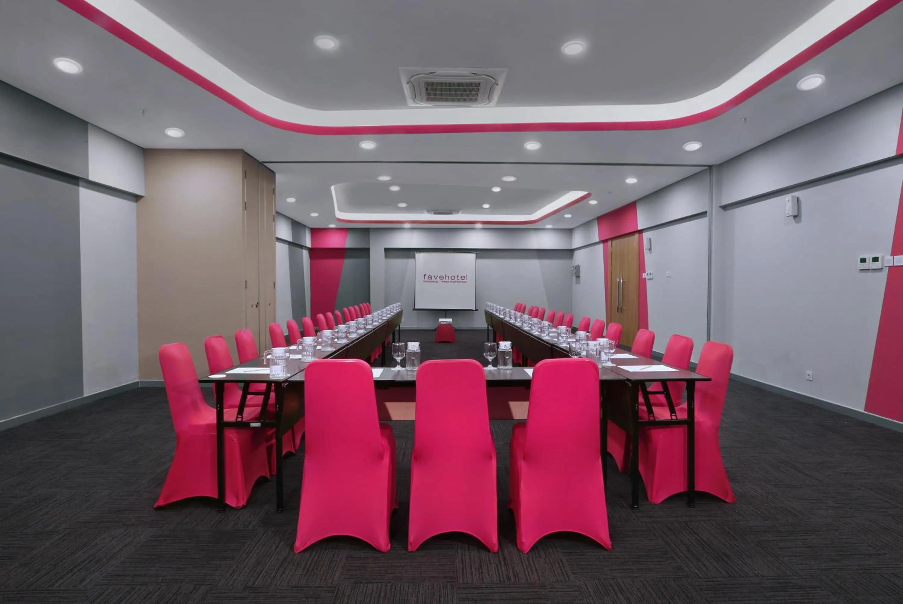 Meeting/conference room in favehotel Ketapang