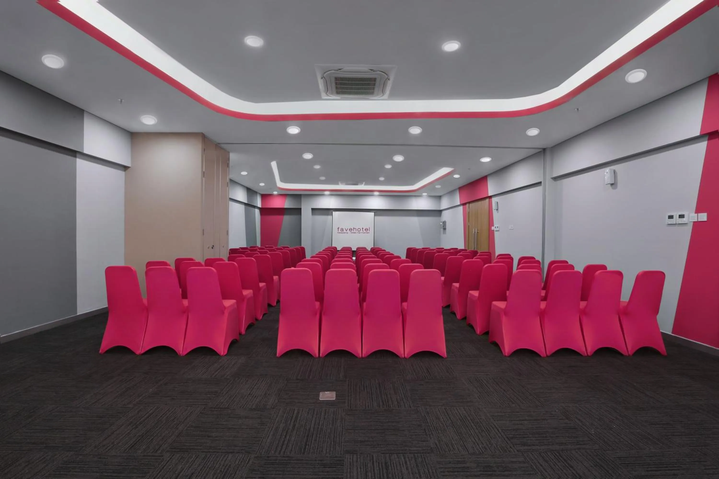 Meeting/conference room in favehotel Ketapang