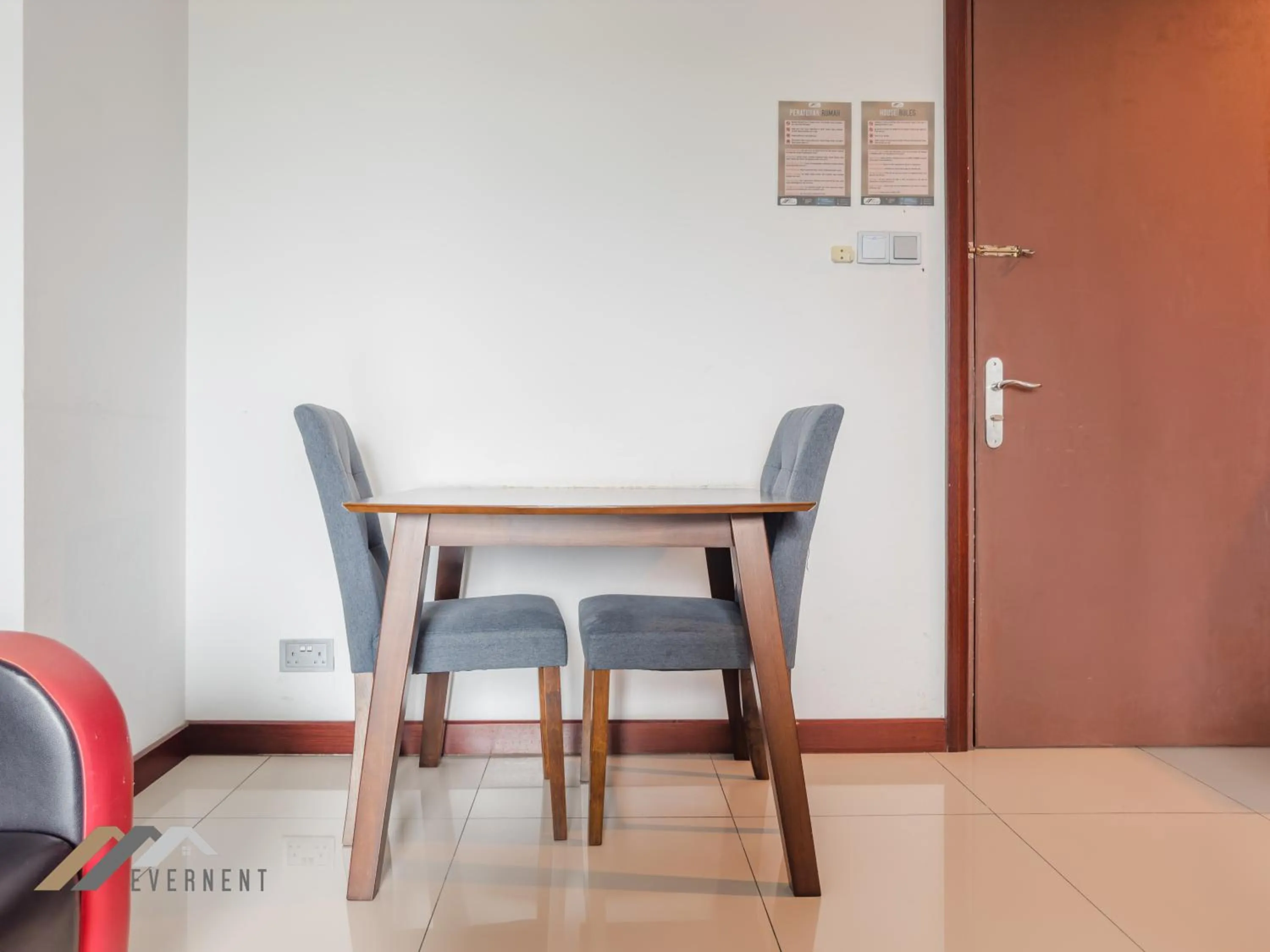 Dining area in Bay Resort by Evernent