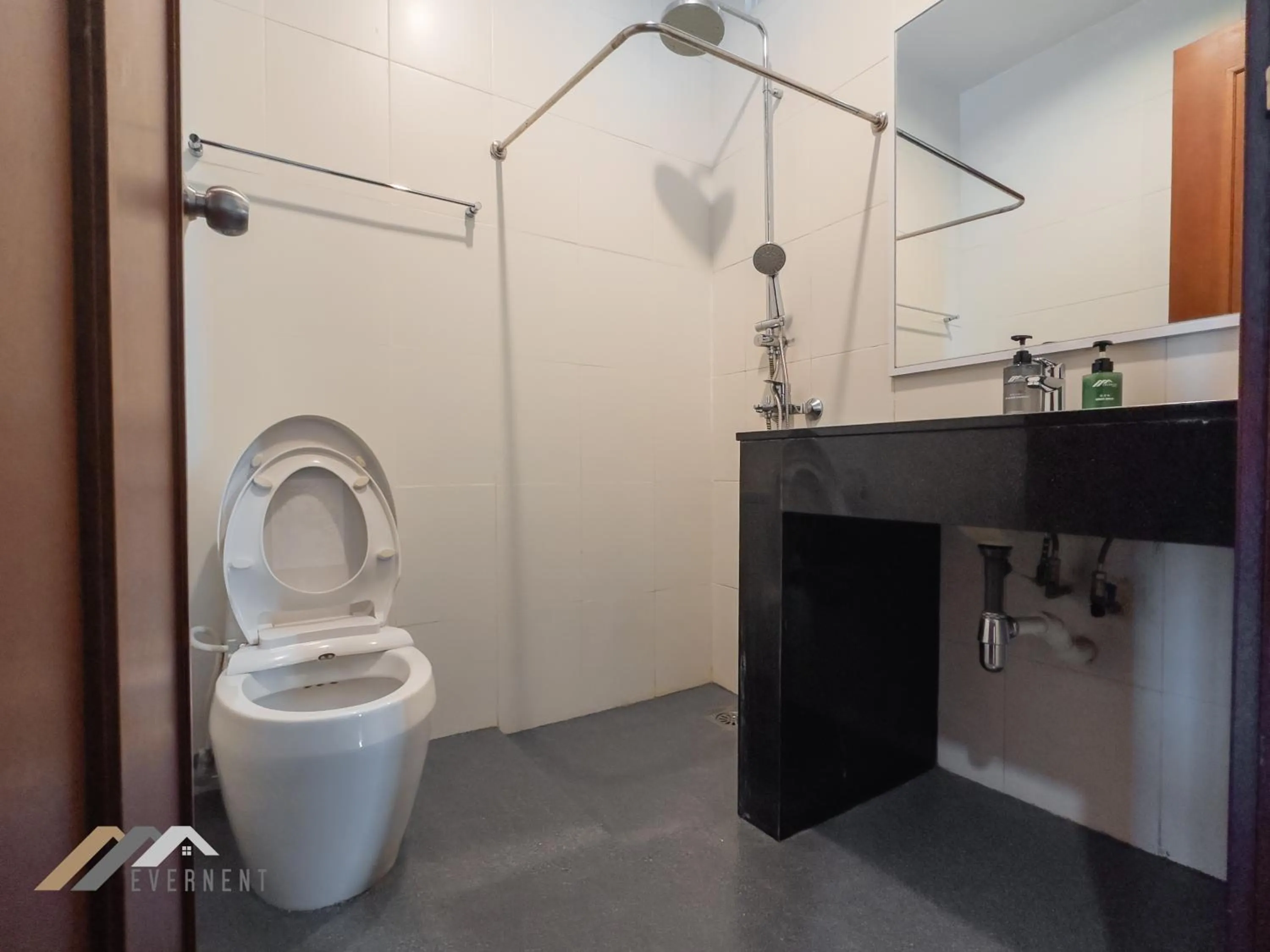 Bathroom in Bay Resort by Evernent