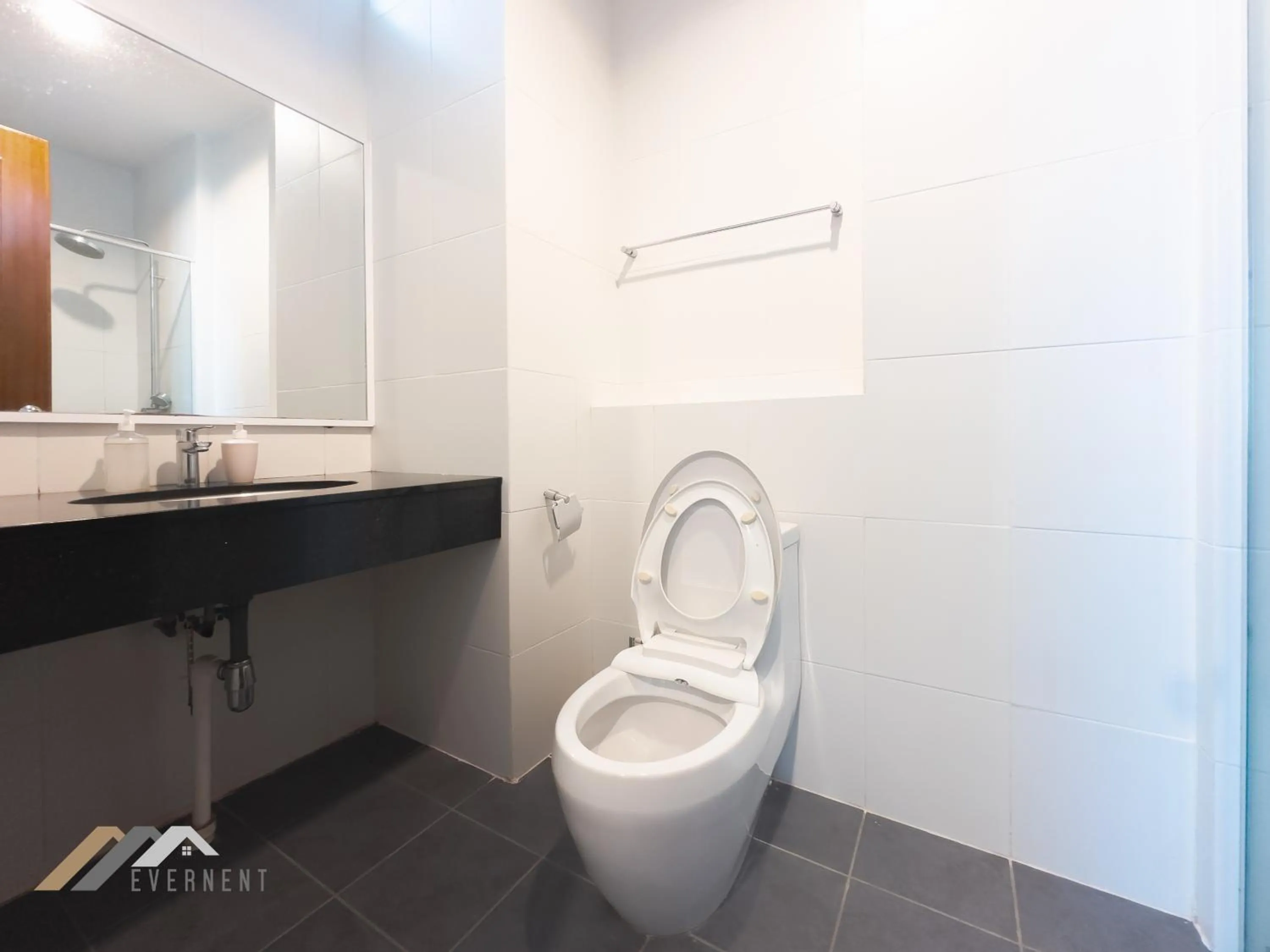 Bathroom in Bay Resort by Evernent