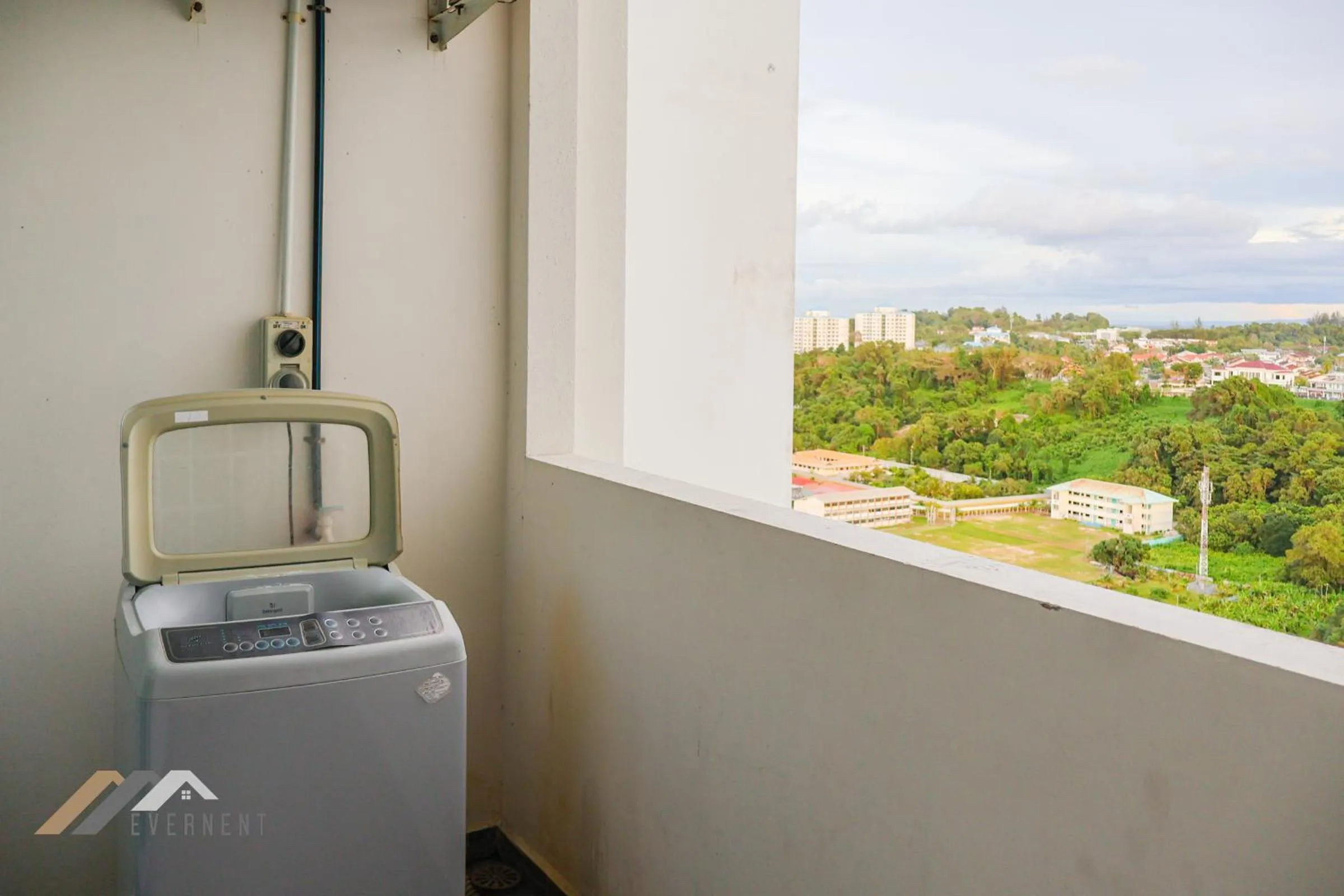 washing machine in Bay Resort by Evernent