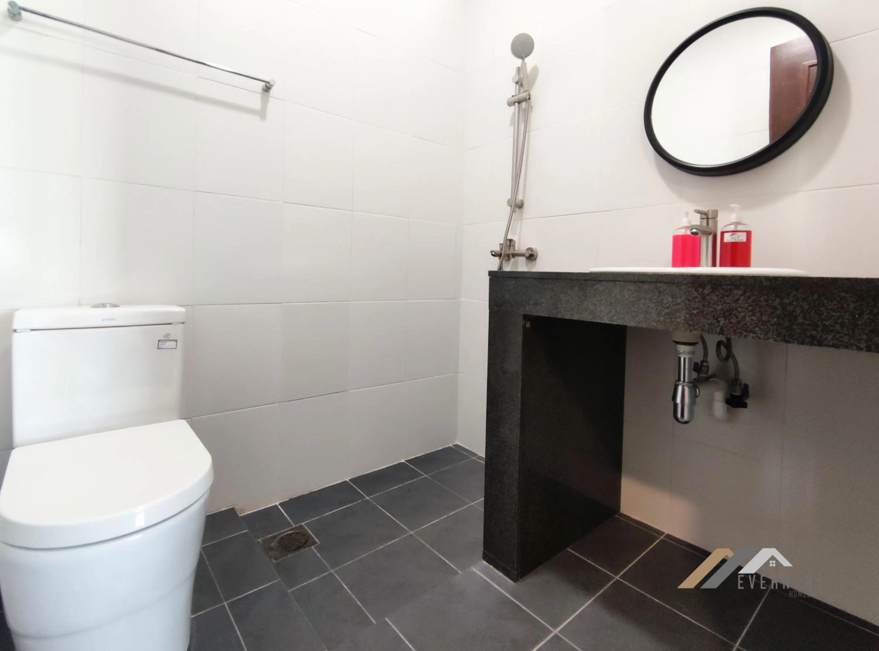 Toilet in Bay Resort by Evernent