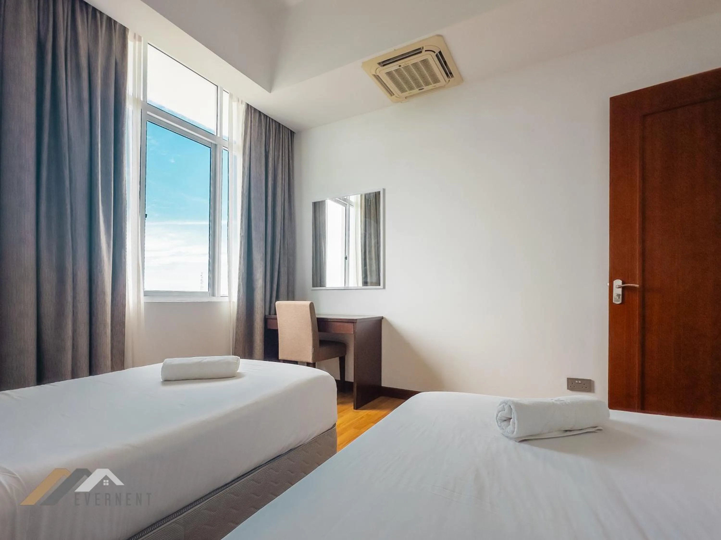 Bedroom, Bed in Bay Resort by Evernent