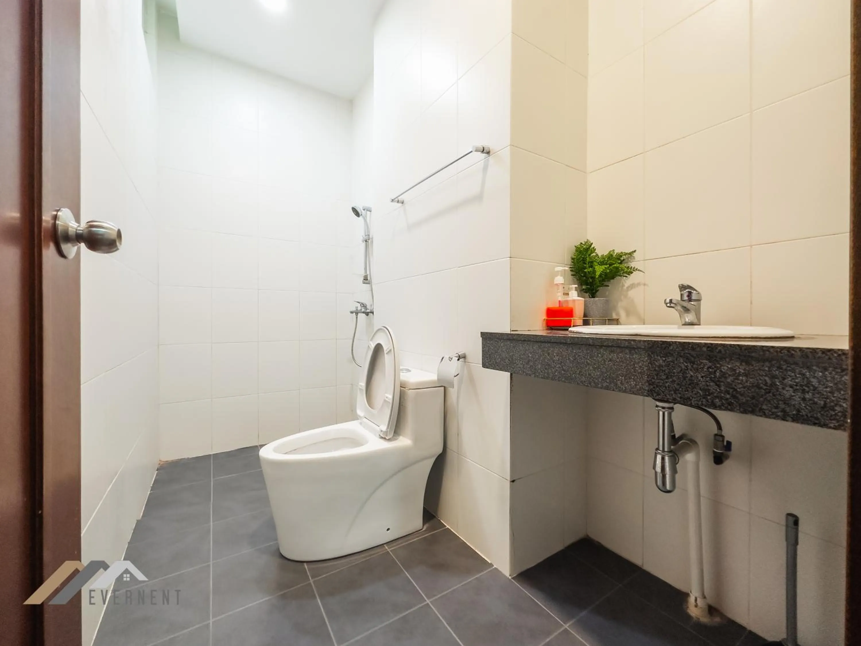 Bathroom in Bay Resort by Evernent