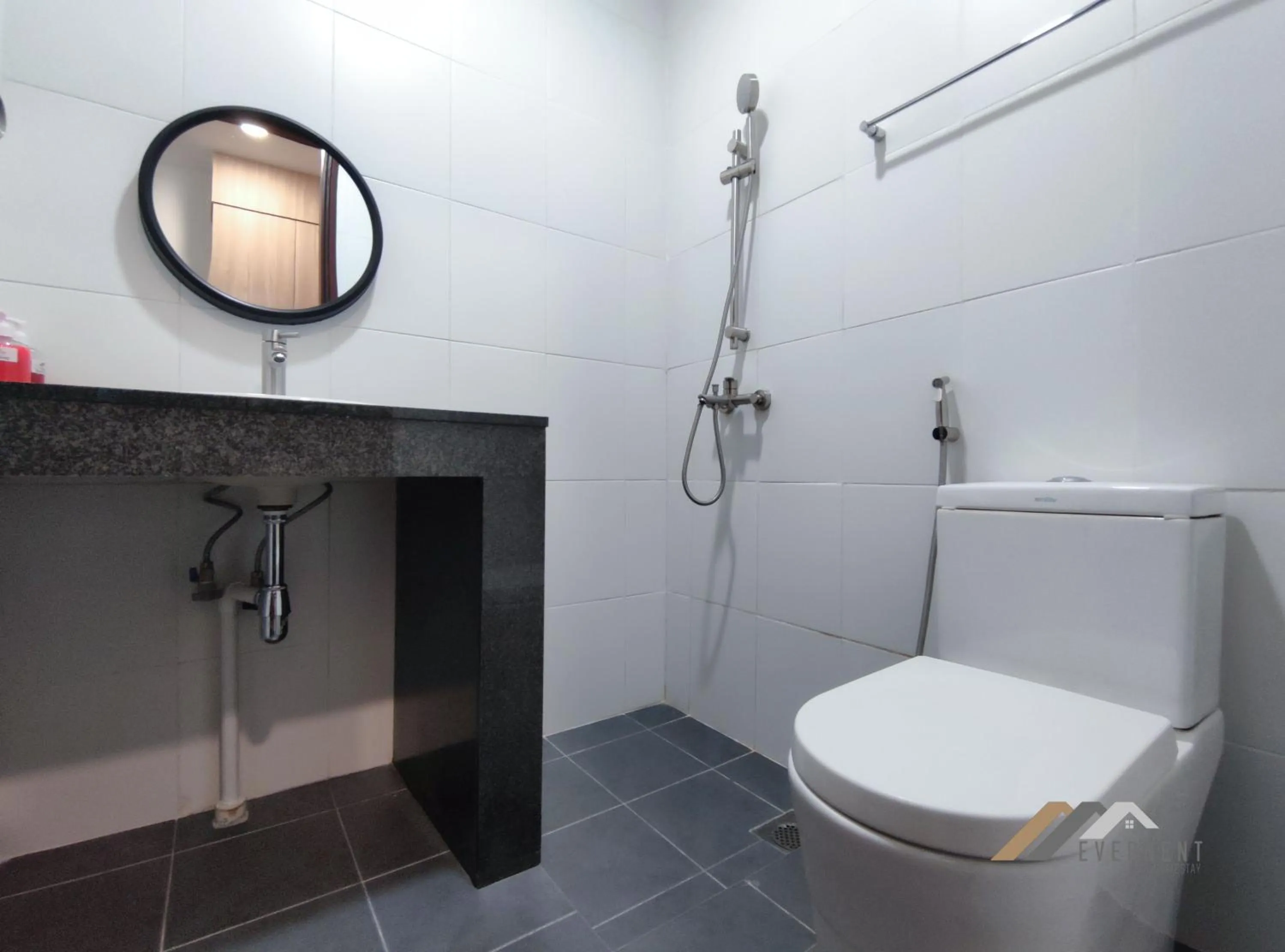 Shower in Bay Resort by Evernent