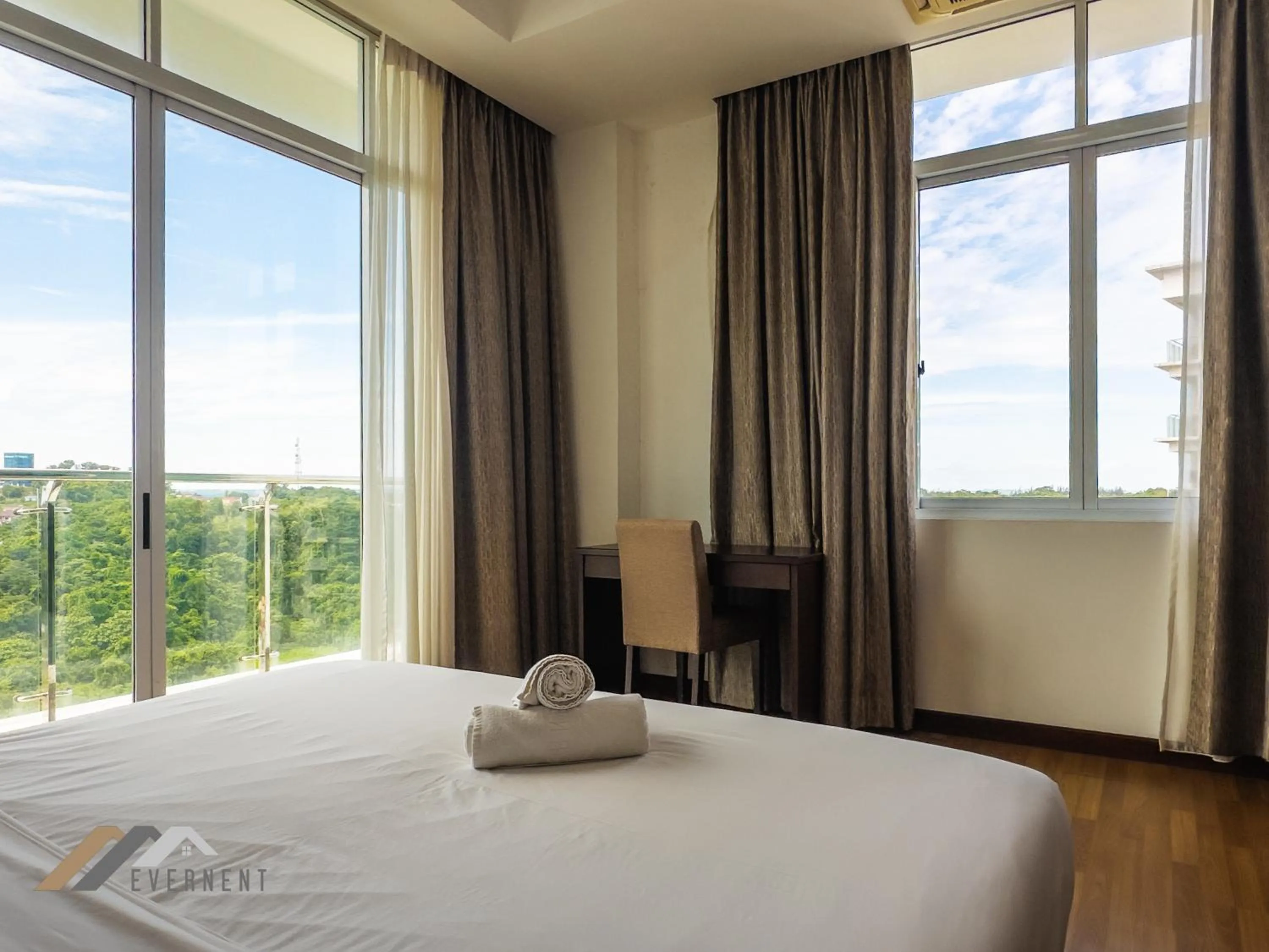 Bedroom, Bed in Bay Resort by Evernent