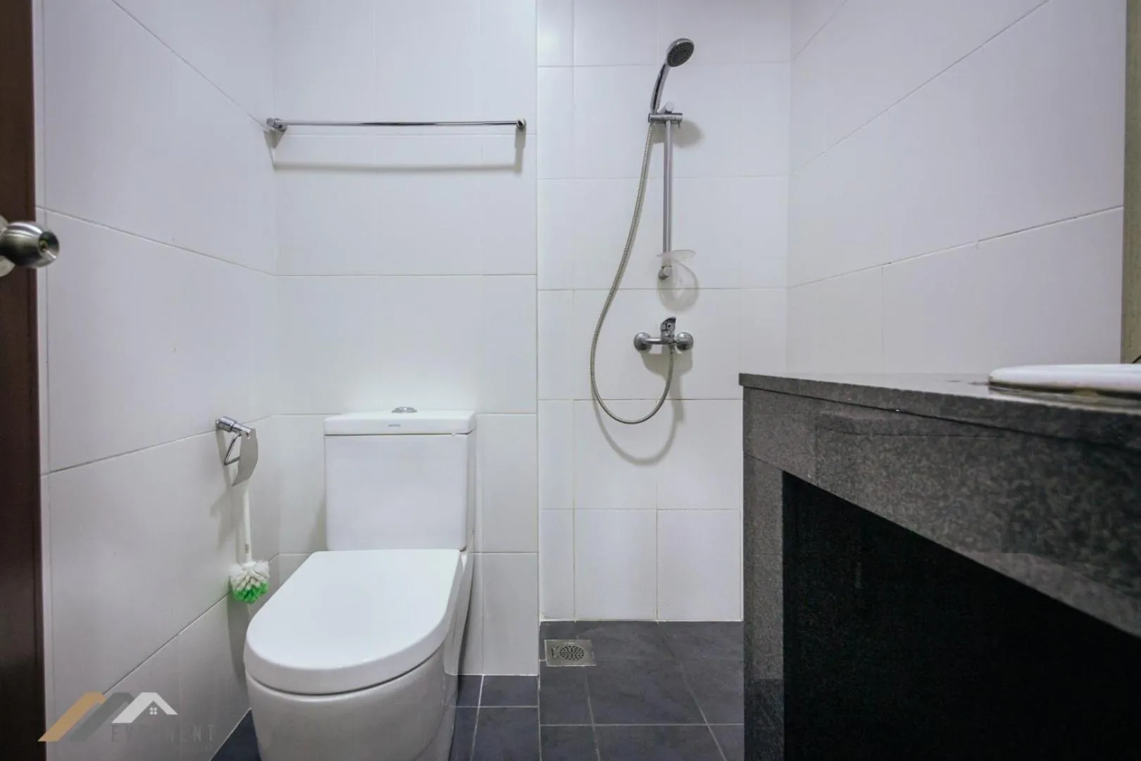 Shower in Bay Resort by Evernent