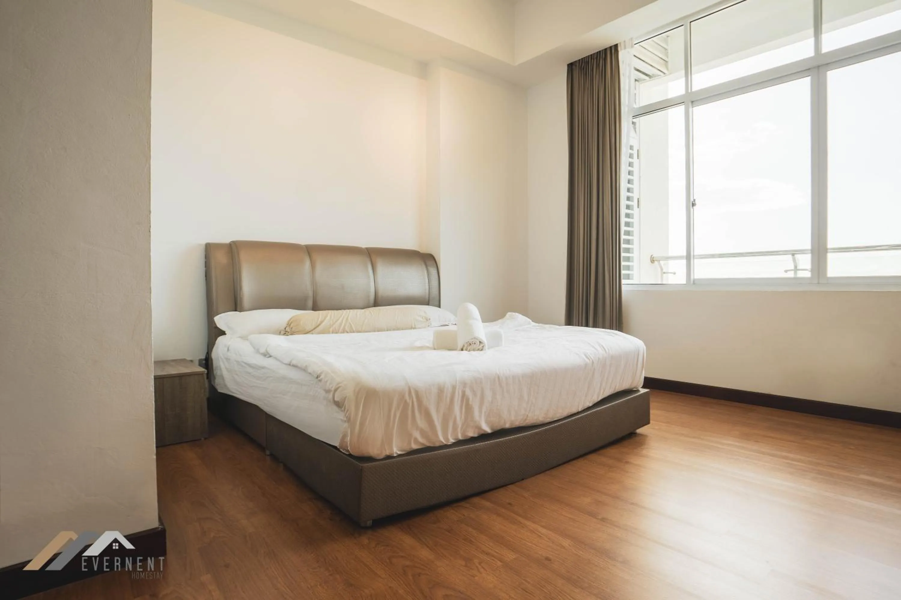 Bedroom, Bed in Bay Resort by Evernent