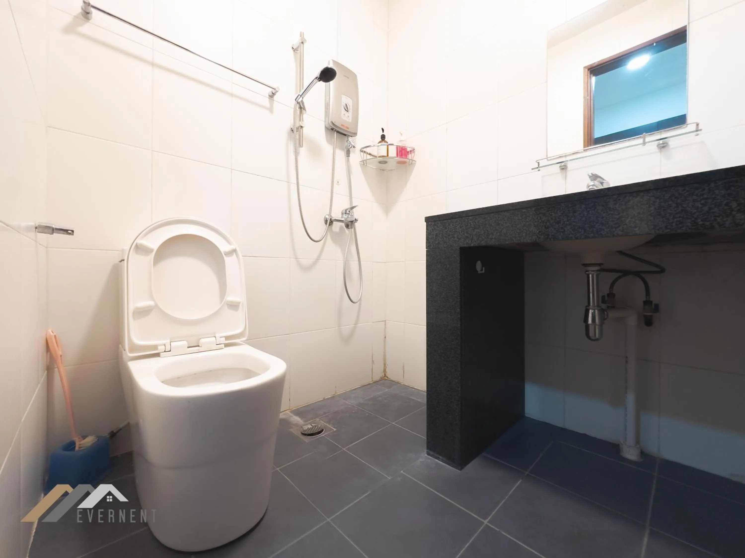 Bathroom in Bay Resort by Evernent