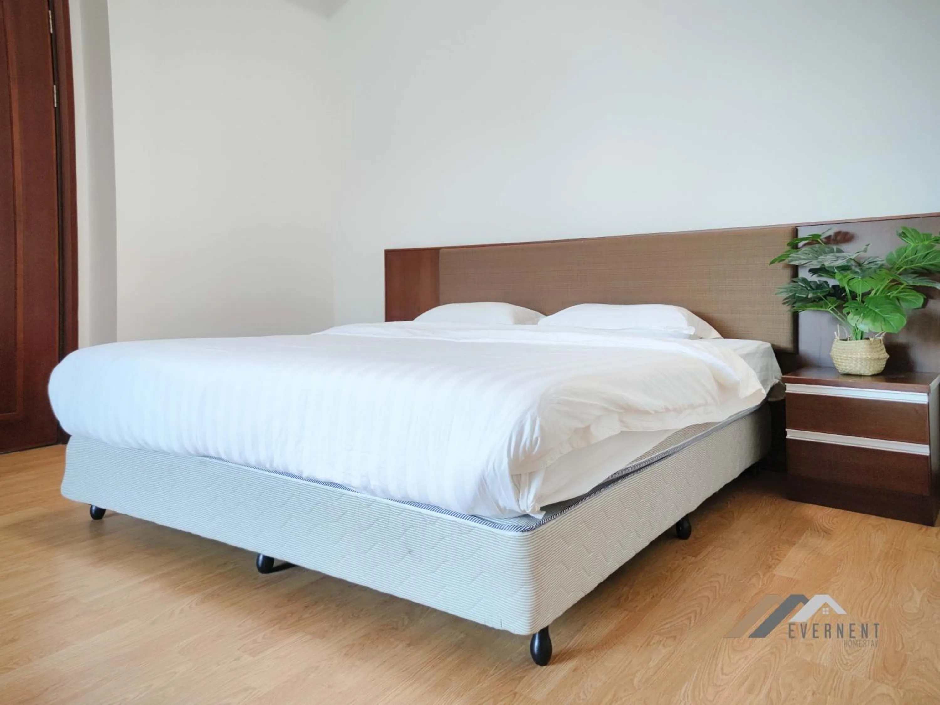 Bed in Bay Resort by Evernent