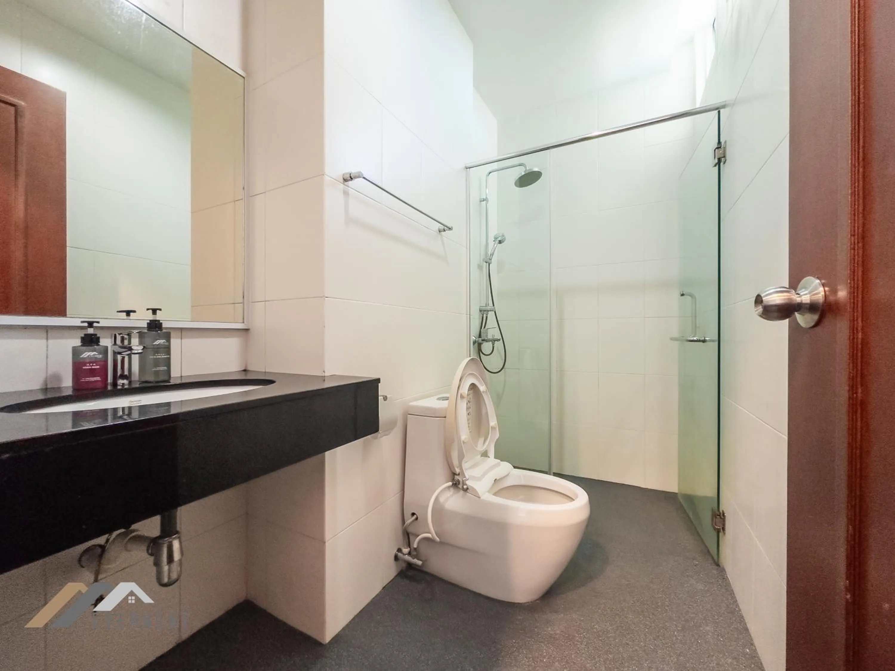 Bathroom in Bay Resort by Evernent