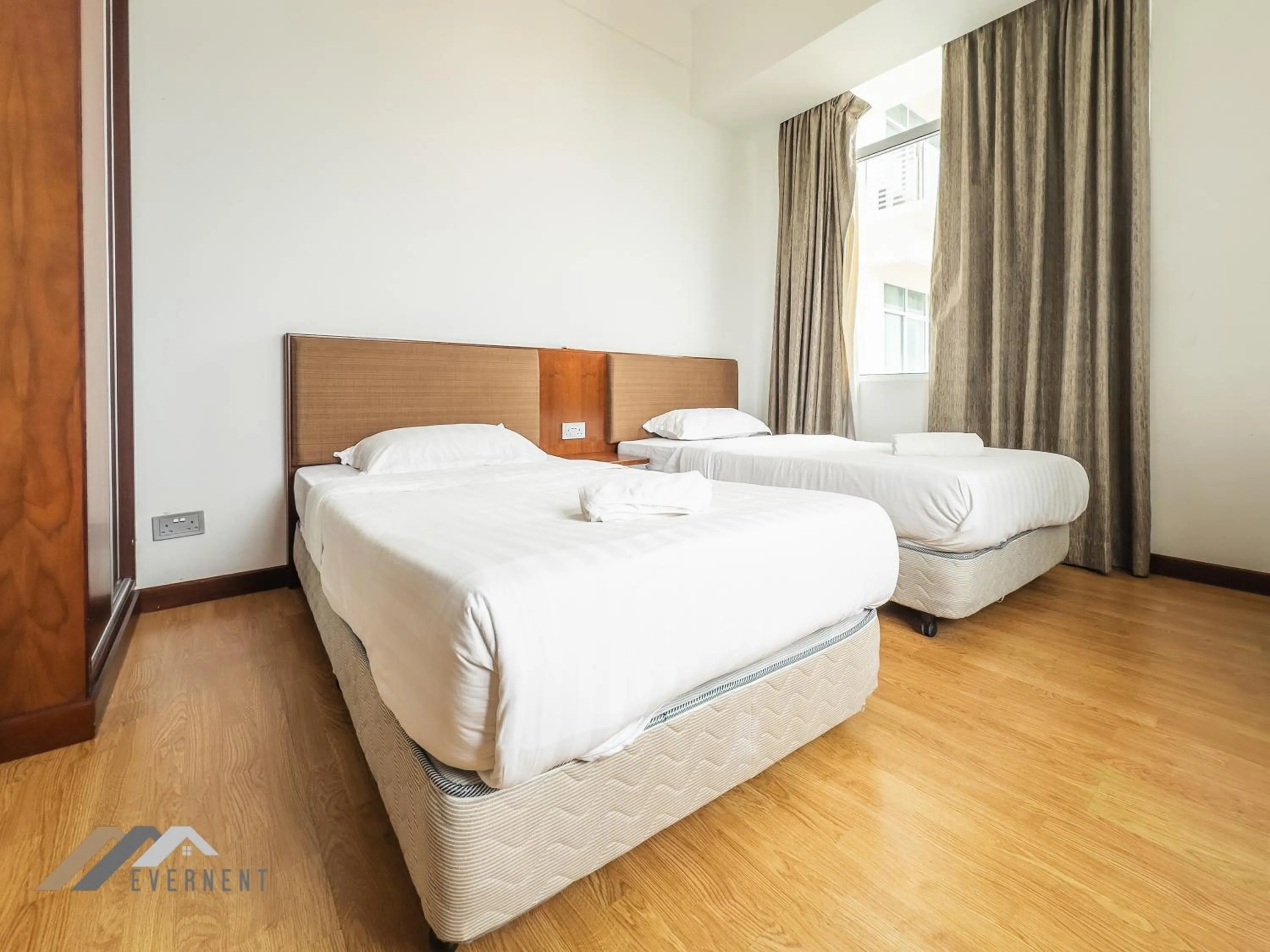 Bedroom, Bed in Bay Resort by Evernent