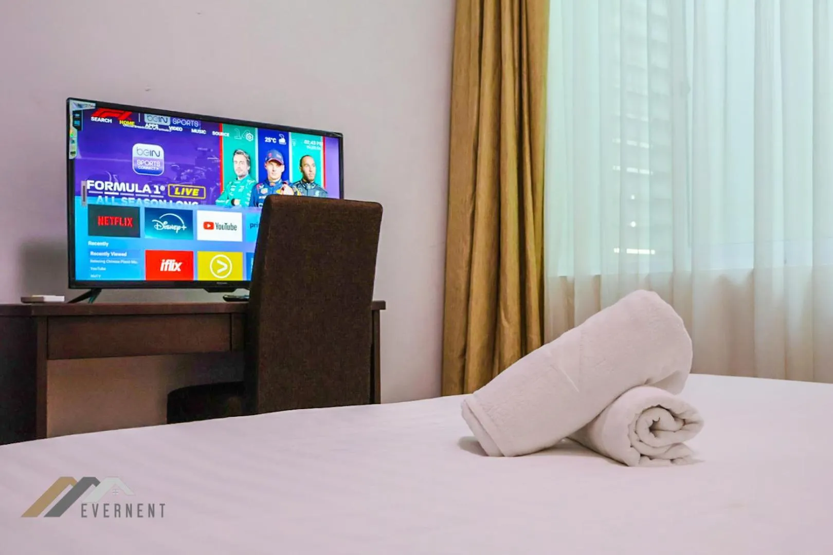 Bed in Bay Resort by Evernent