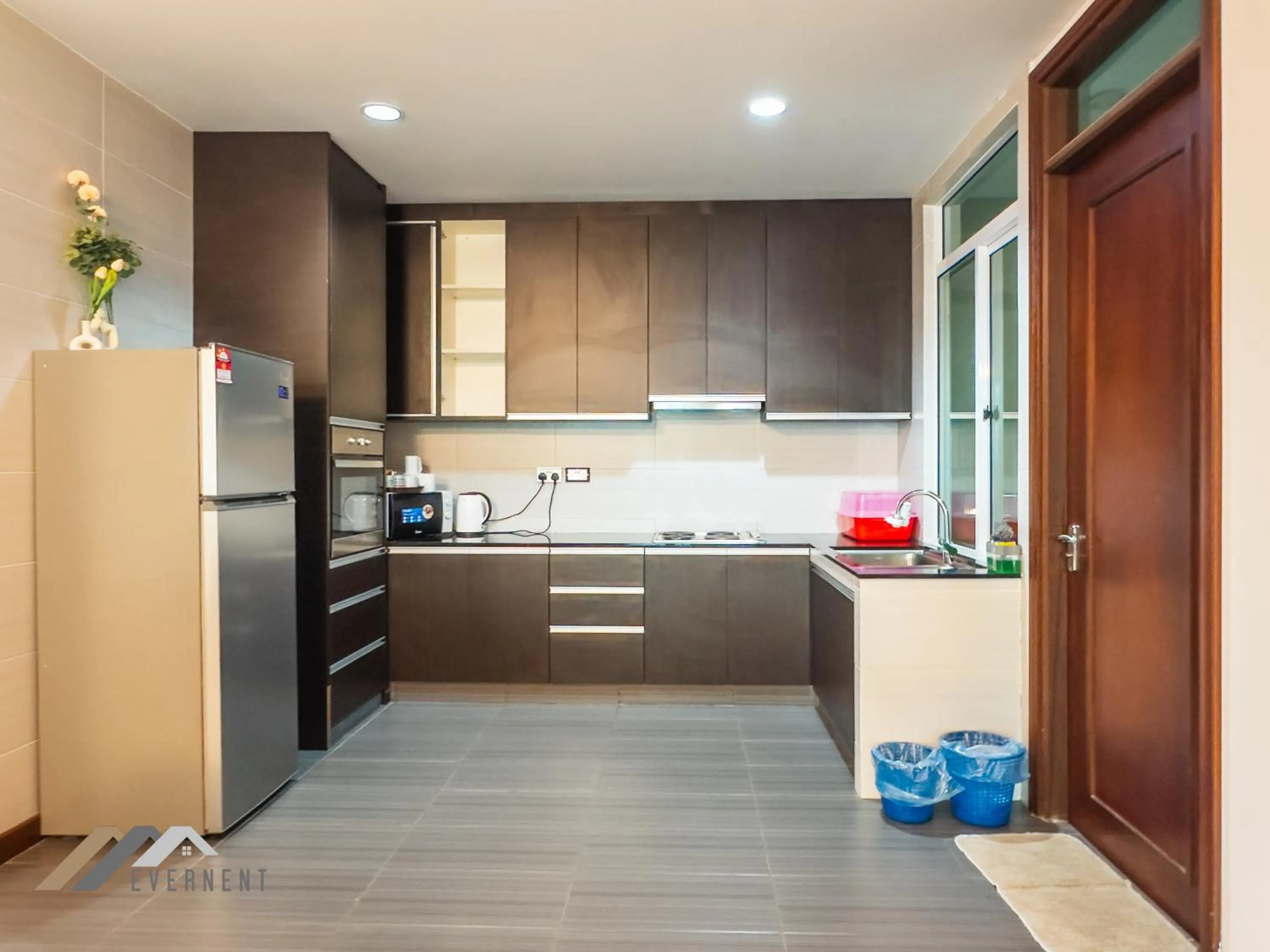 Kitchen or kitchenette in Bay Resort by Evernent