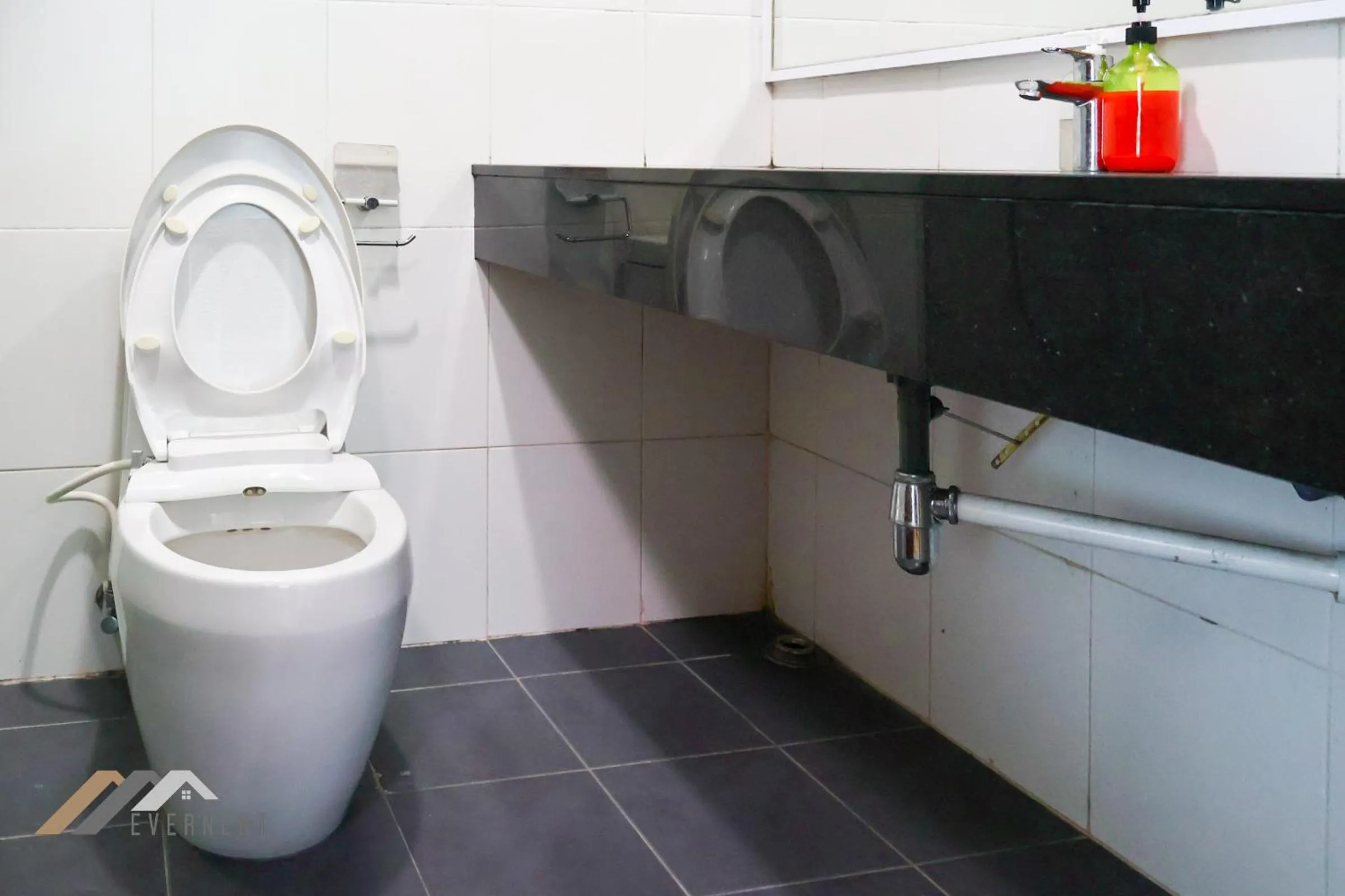 Toilet in Bay Resort by Evernent