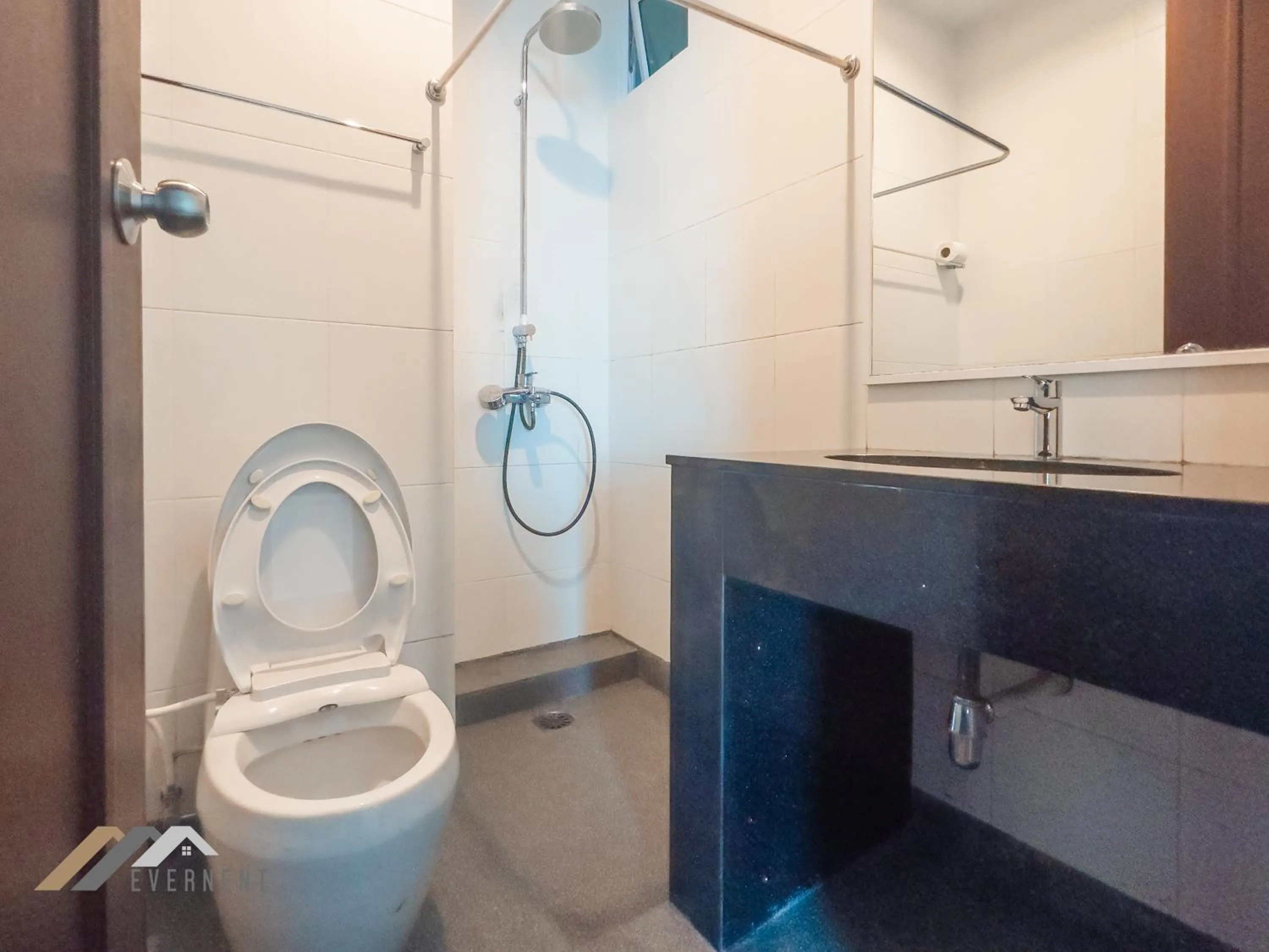 Bathroom in Bay Resort by Evernent