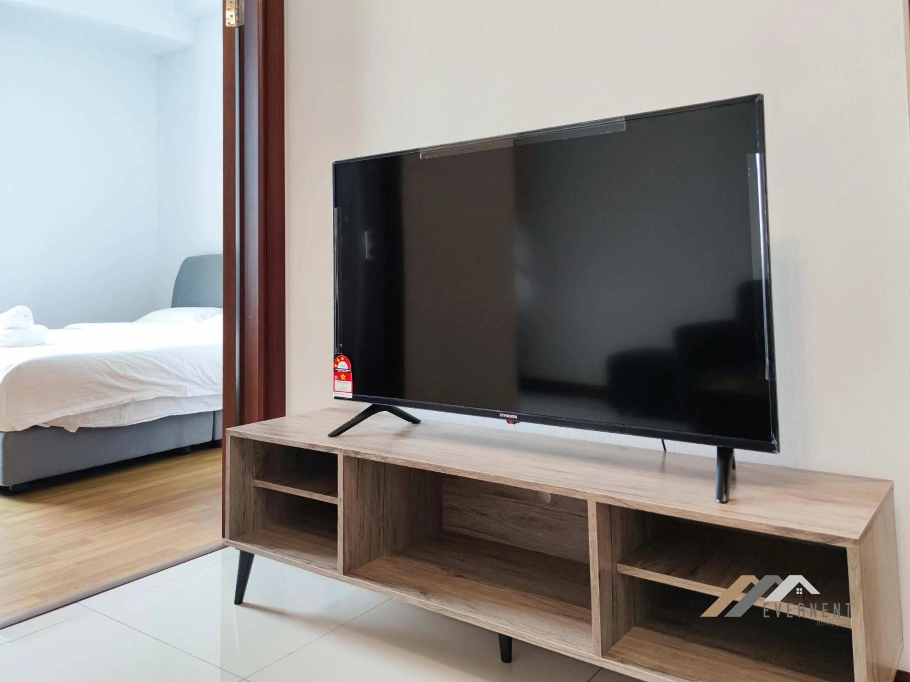 TV and multimedia, Bed in Bay Resort by Evernent