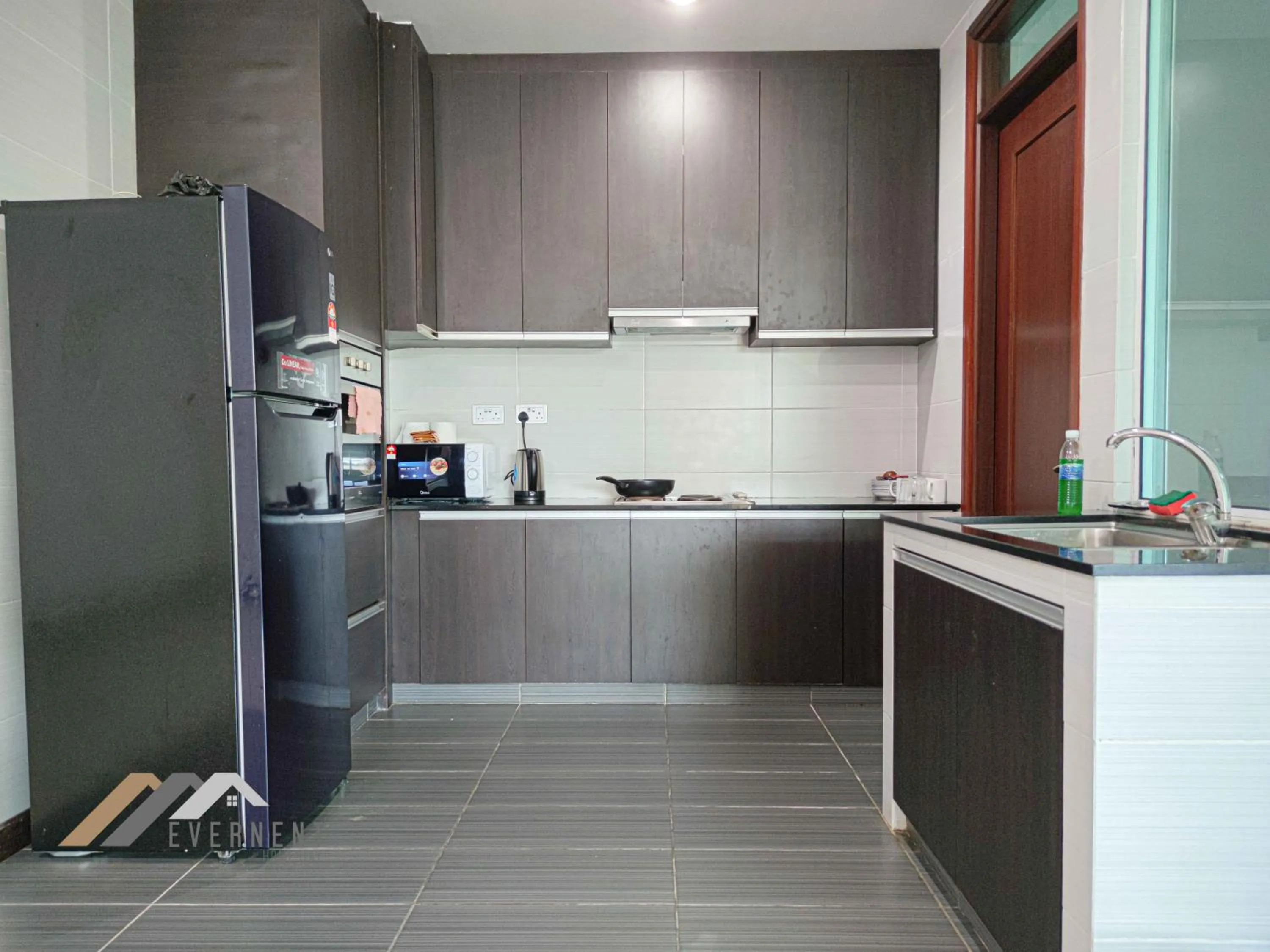 Kitchen or kitchenette in Bay Resort by Evernent