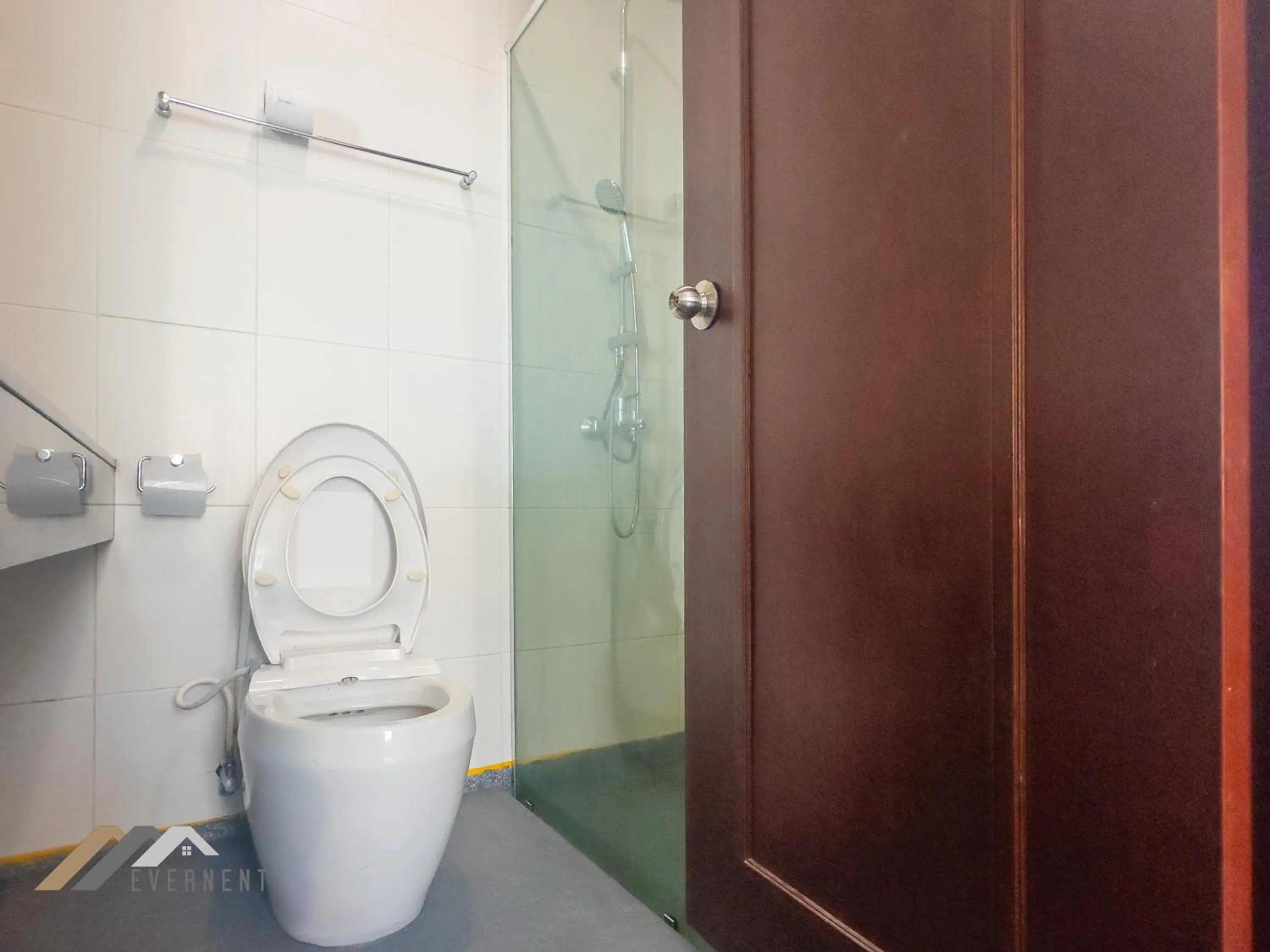 Bathroom in Bay Resort by Evernent