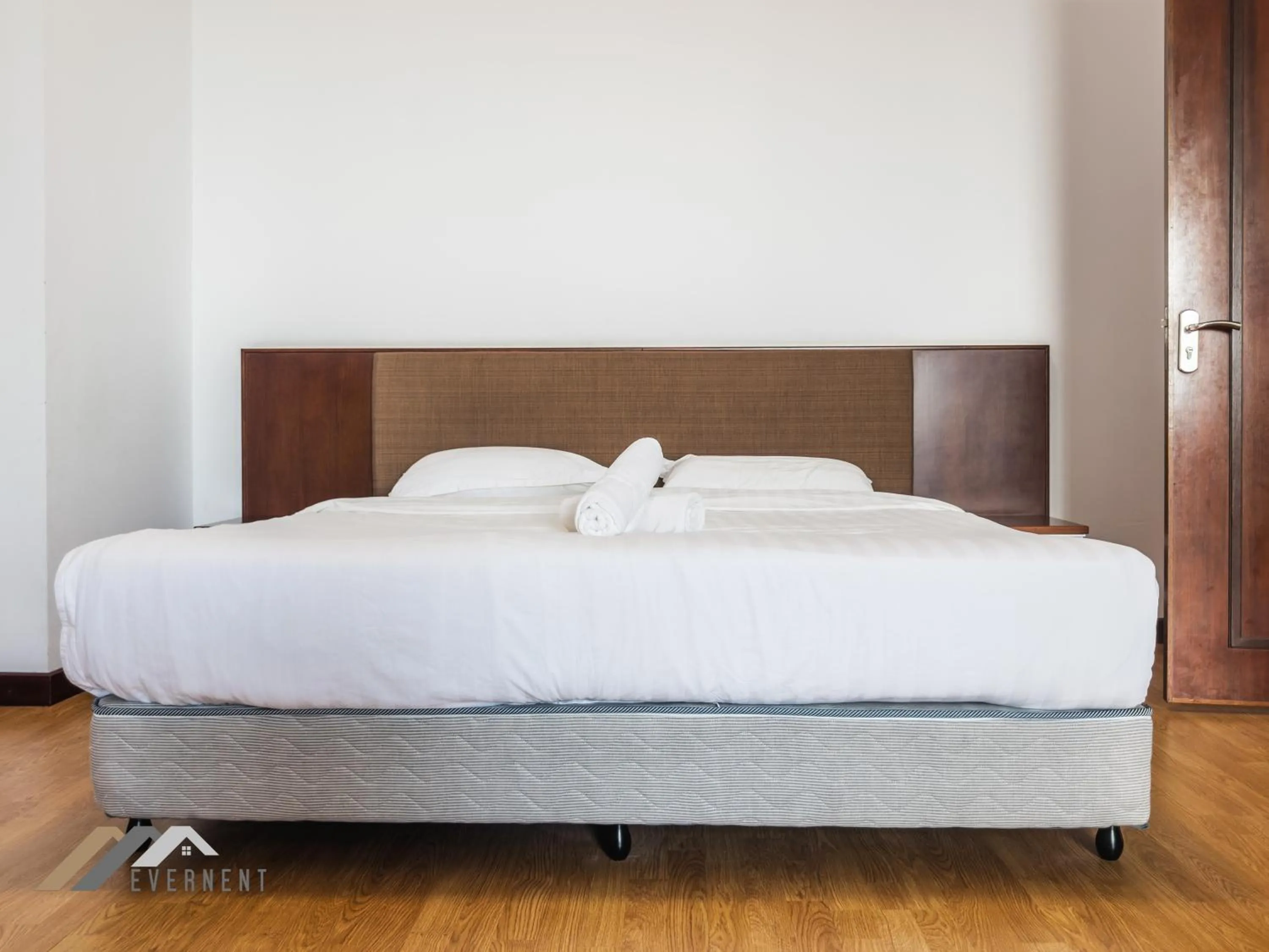 Bedroom, Bed in Bay Resort by Evernent