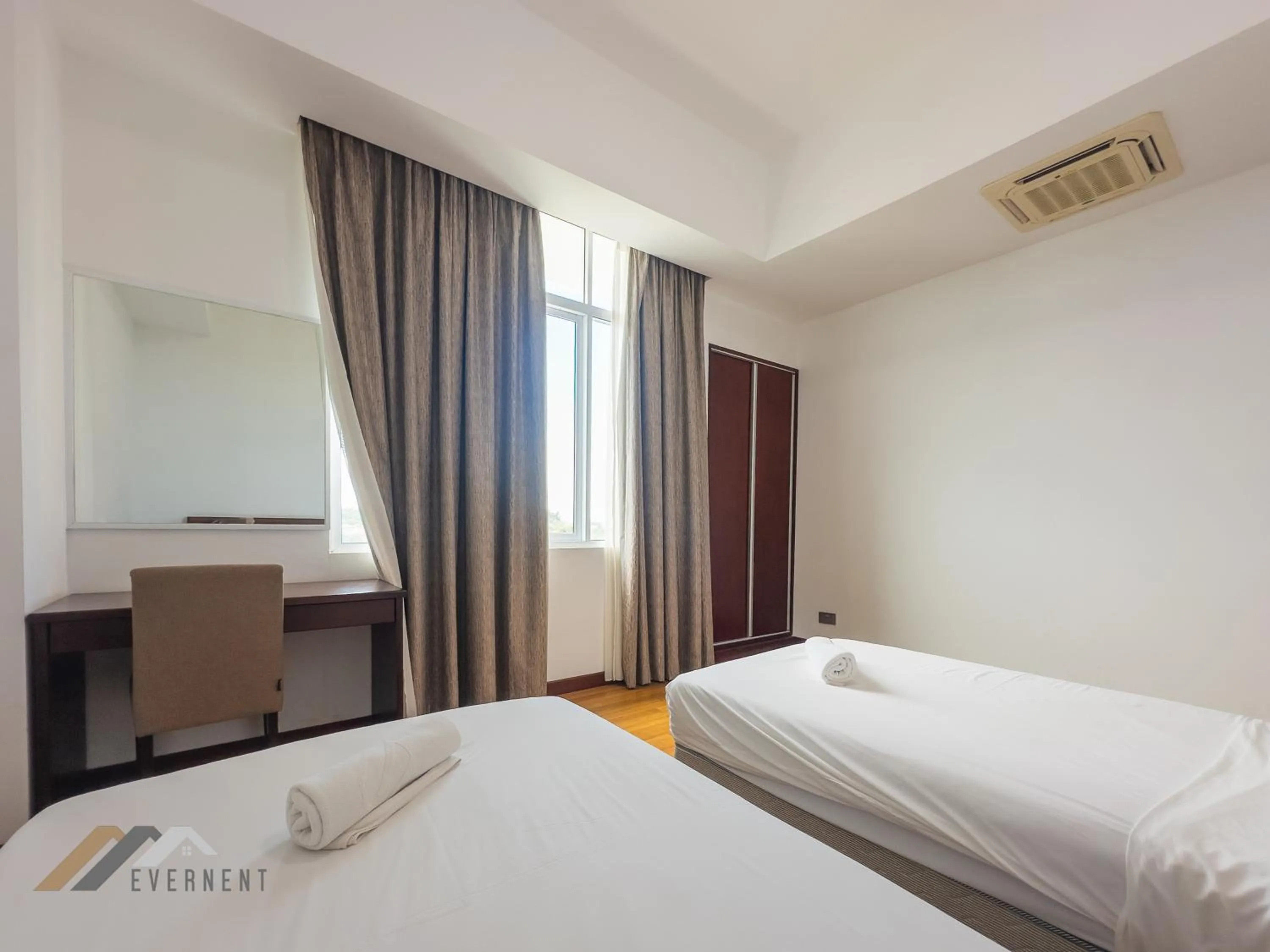 Bedroom, Bed in Bay Resort by Evernent