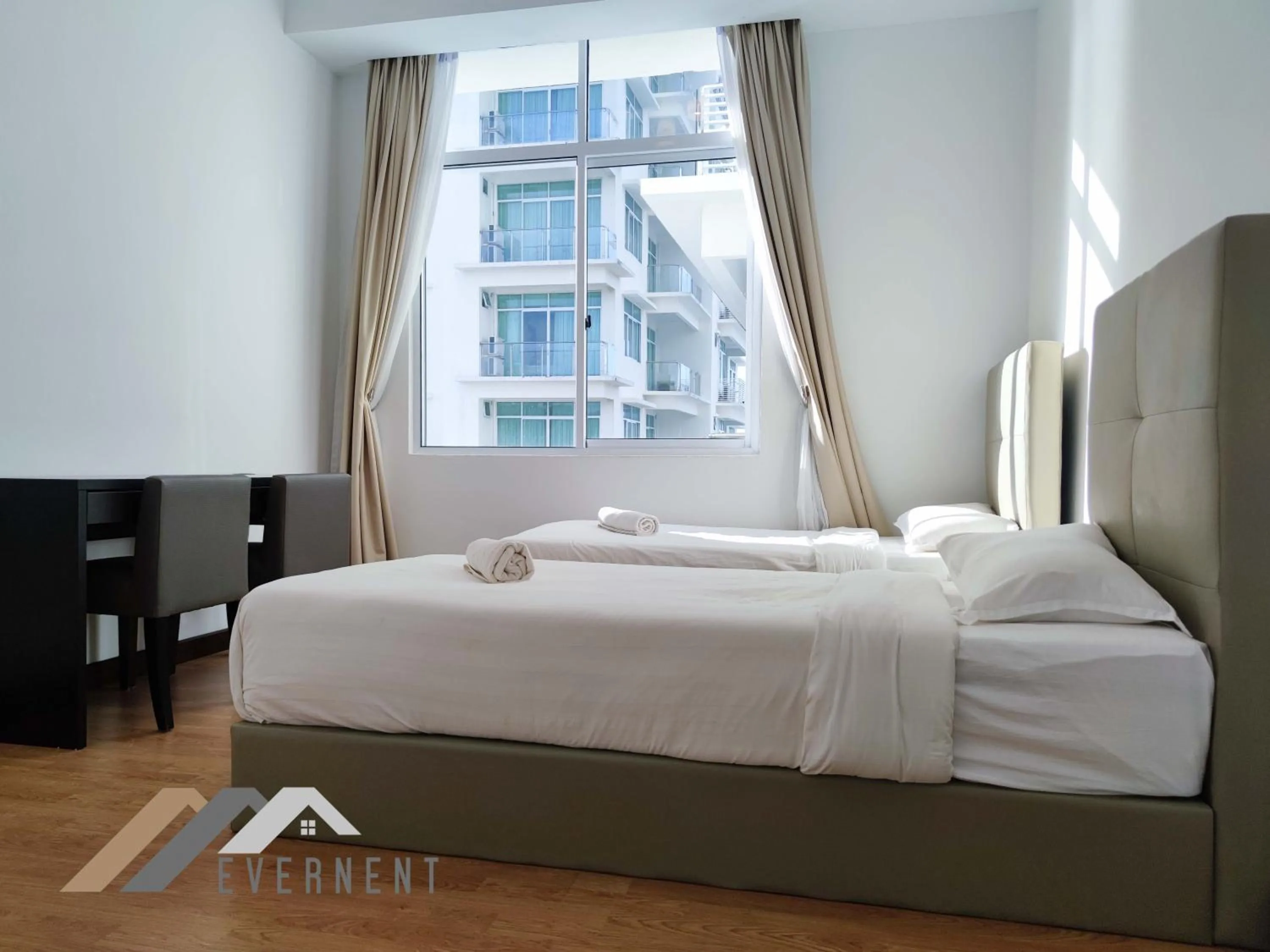 Bedroom, Bed in Bay Resort by Evernent