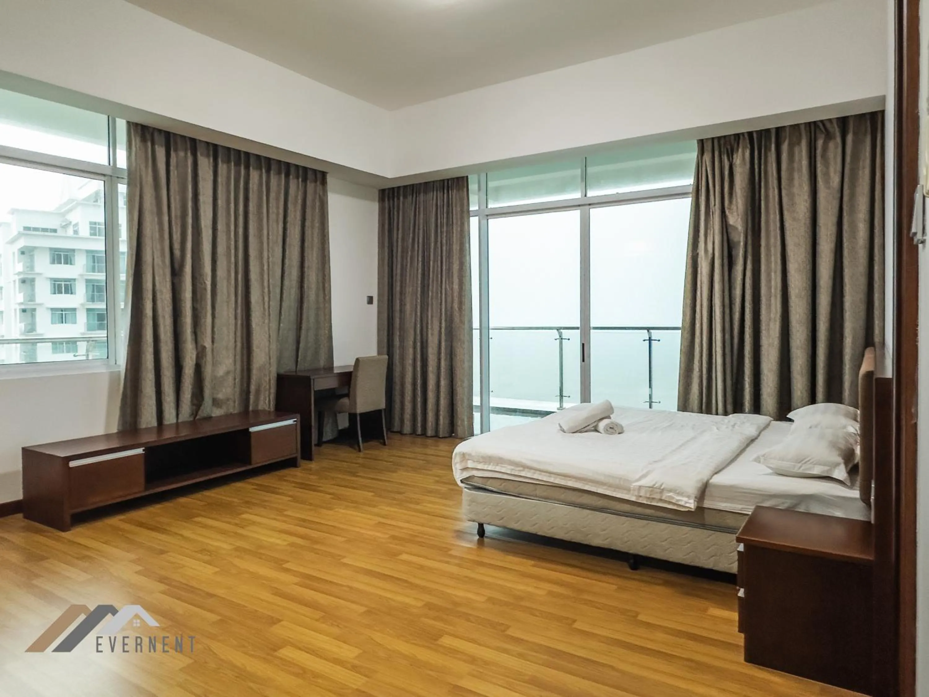 Bed in Bay Resort by Evernent