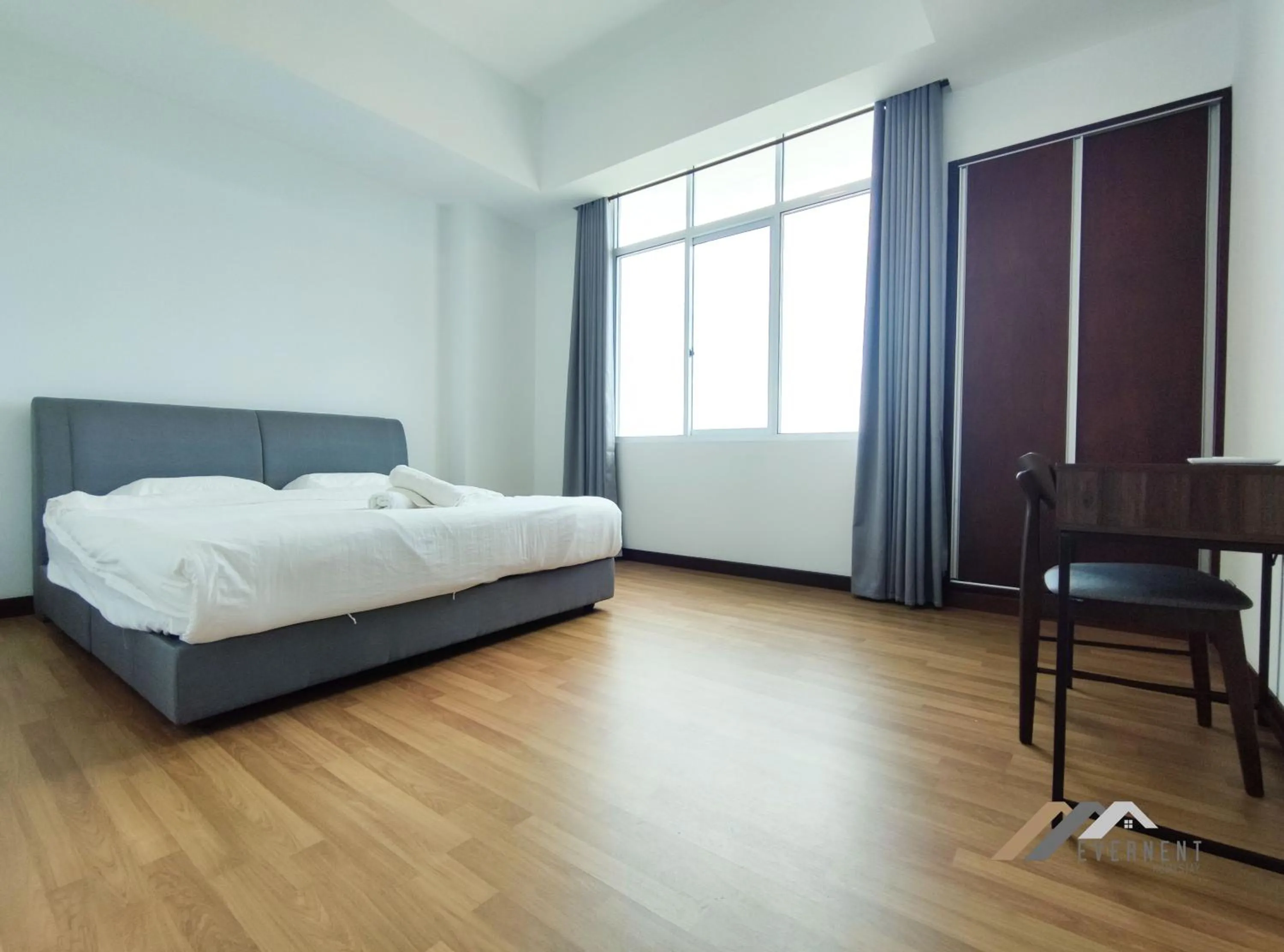 Bedroom, Bed in Bay Resort by Evernent