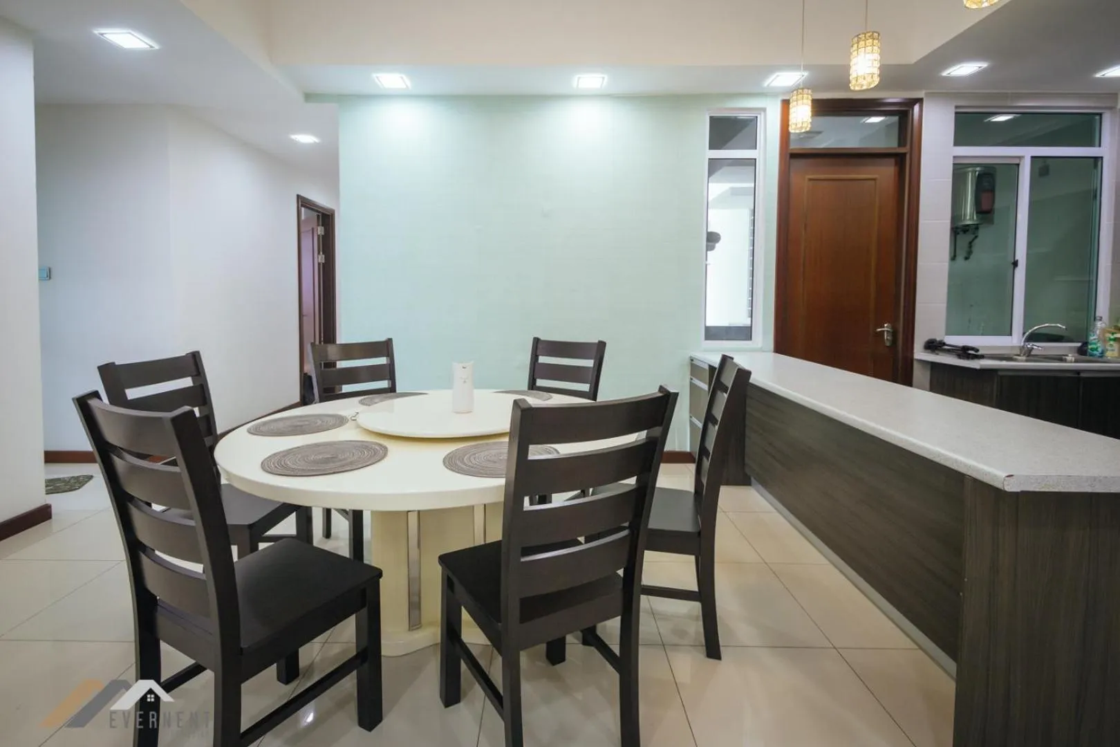 Kitchen or kitchenette in Bay Resort by Evernent