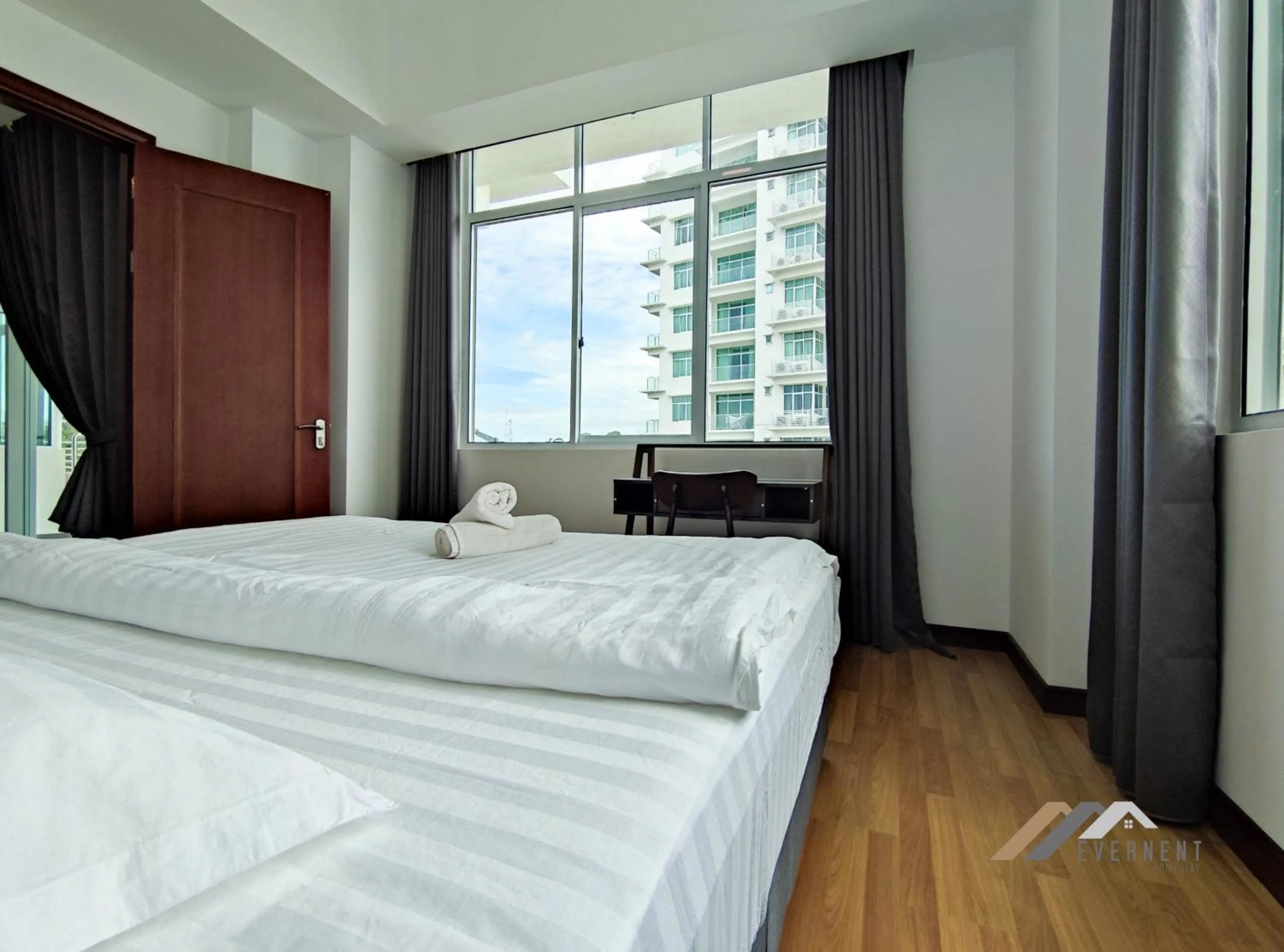 Bed in Bay Resort by Evernent