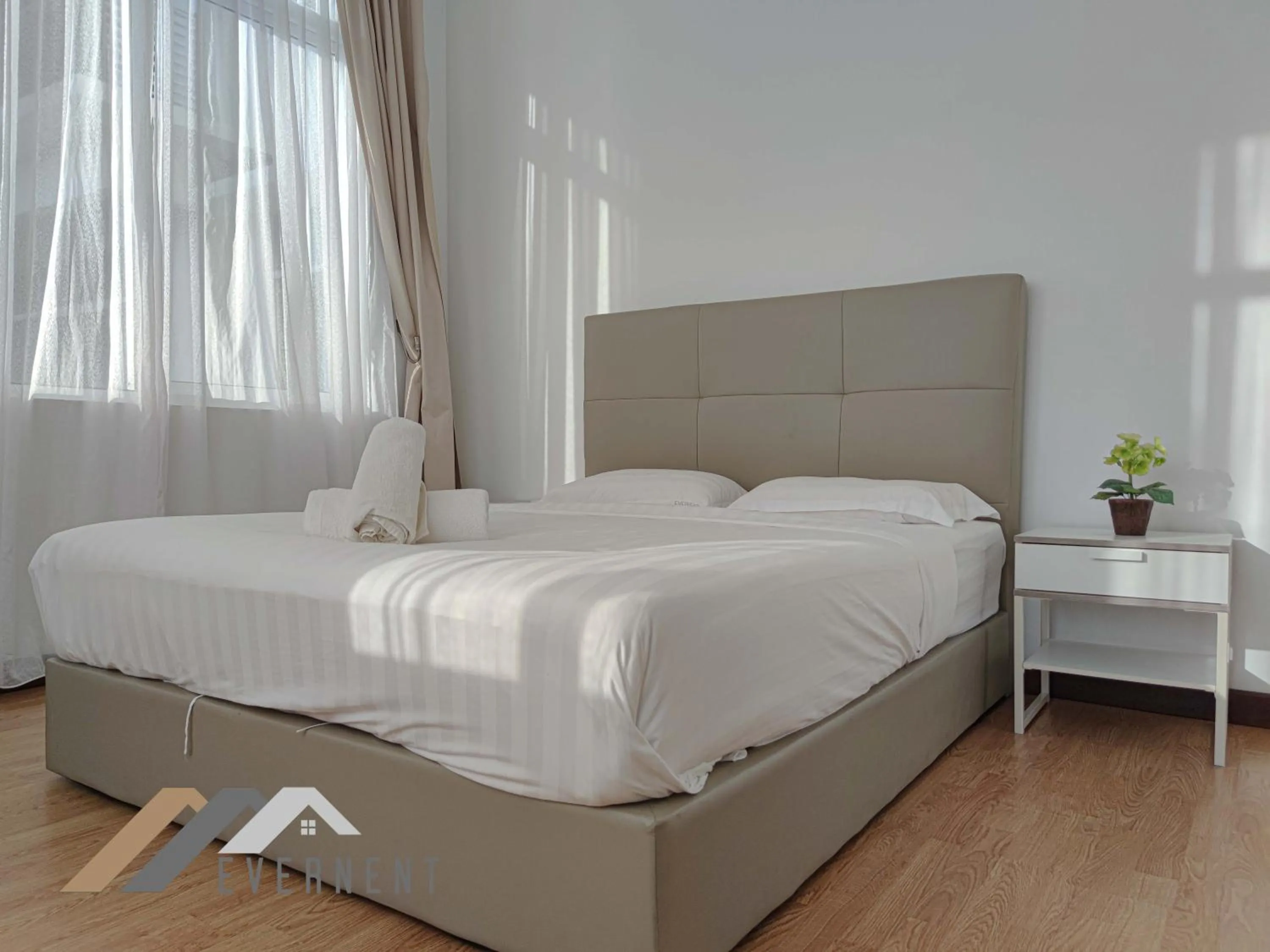 Bedroom, Bed in Bay Resort by Evernent