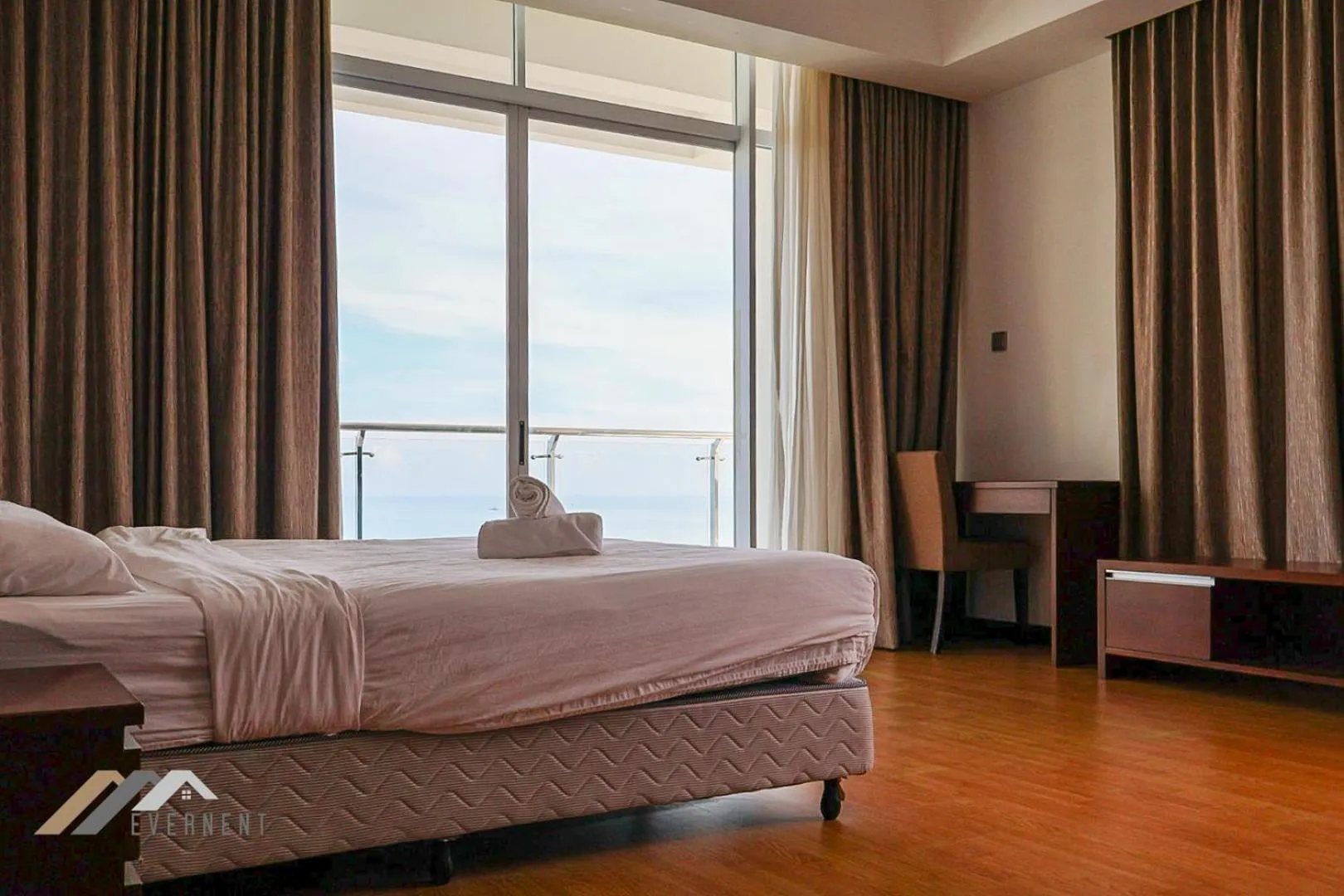 Bed in Bay Resort by Evernent