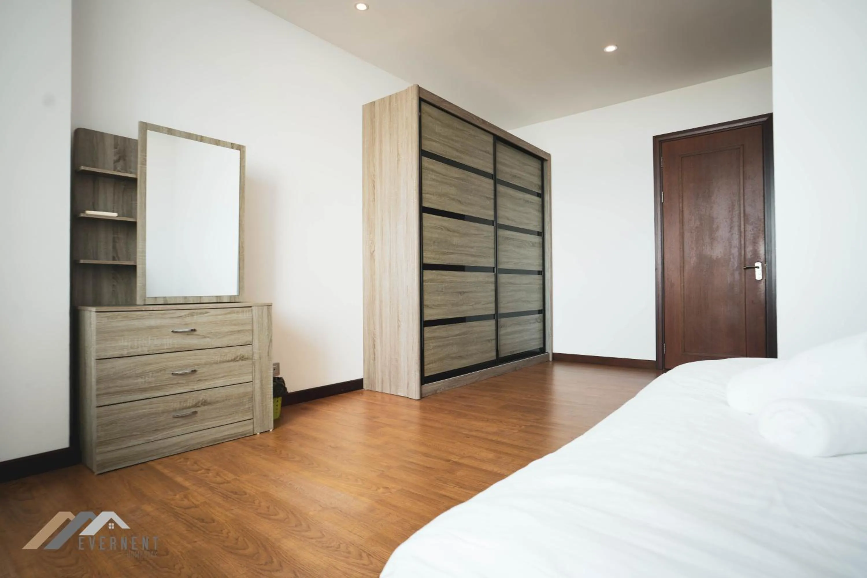 Bed in Bay Resort by Evernent