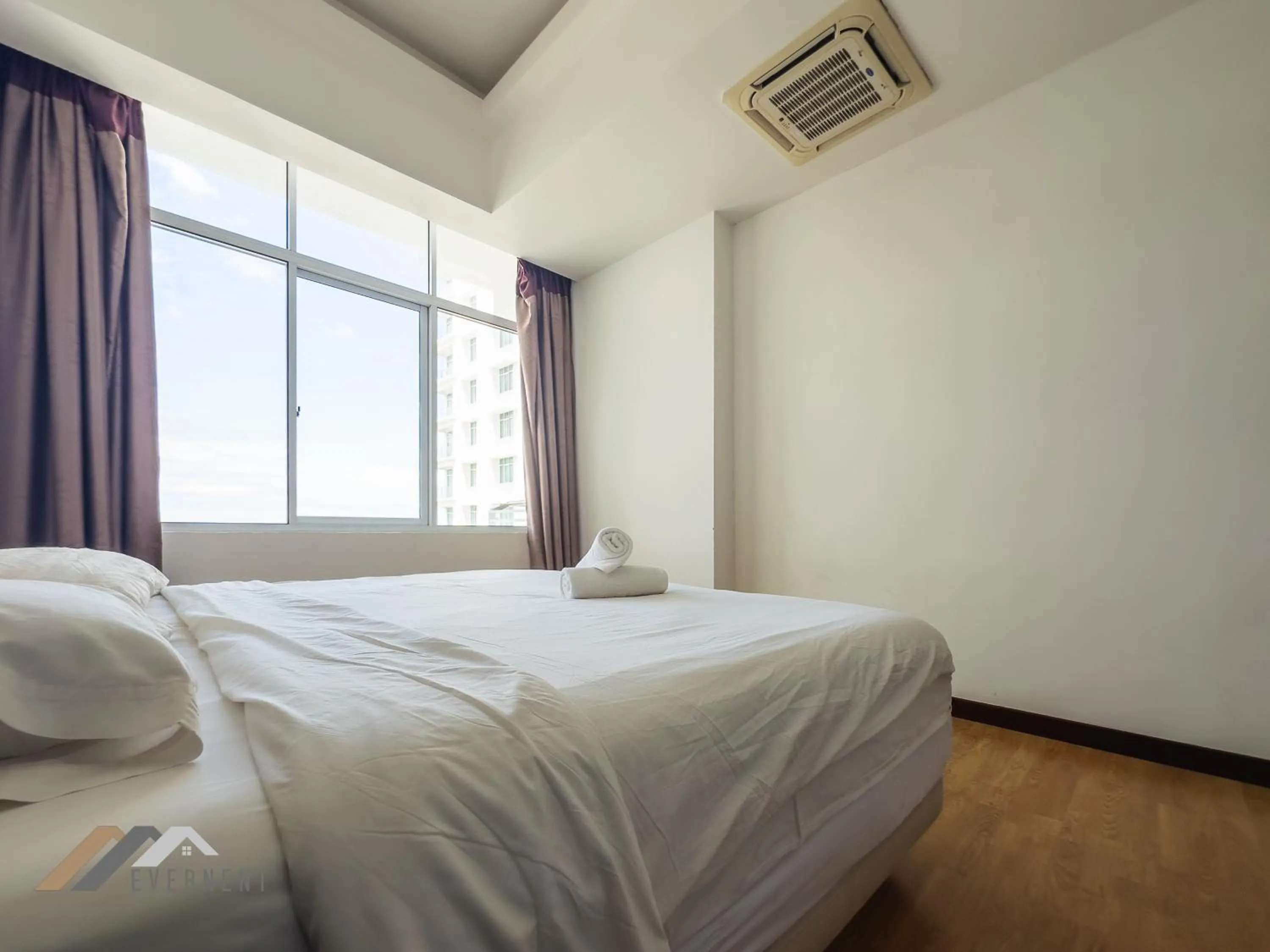 Bed in Bay Resort by Evernent