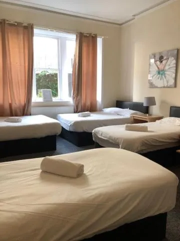 Bed in Renfrew rooms at City Centre